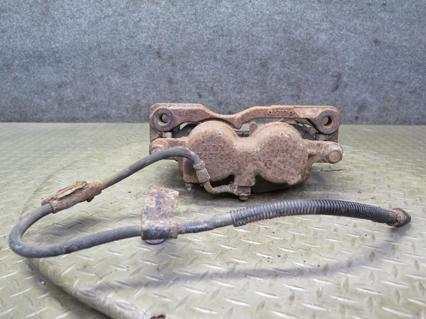 2003-2009 Hummer H2 AWD Front Left & Right Brake Caliper Set of 2