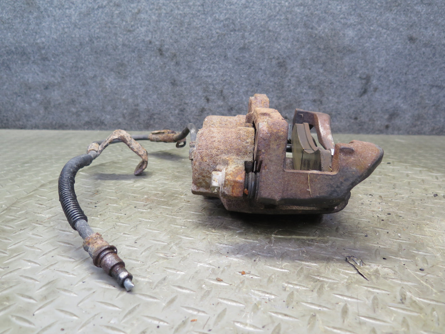 2003-2009 Hummer H2 AWD Front Left & Right Brake Caliper Set of 2