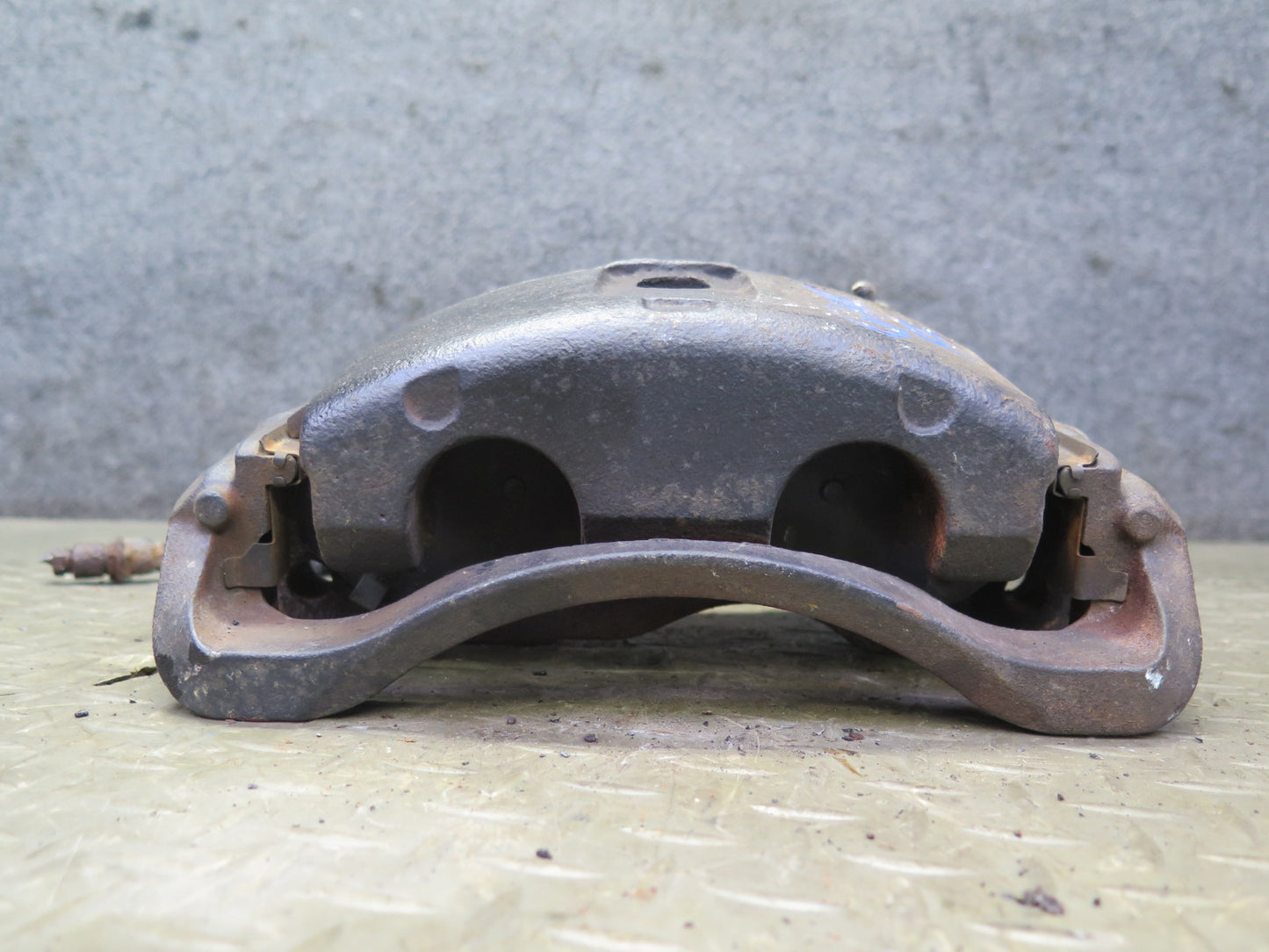 2003-2009 Hummer H2 AWD Front Left & Right Brake Caliper Set of 2