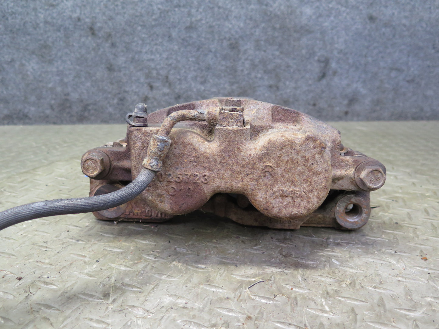 2003-2009 Hummer H2 AWD Front Left & Right Brake Caliper Set of 2