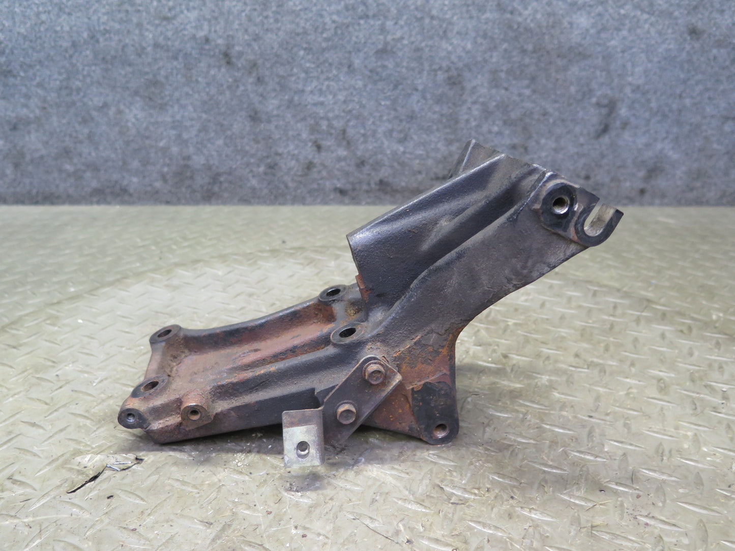 84-89 Nissan Z31 300ZX VG30ET Turbo A/C Compressor Mount Bracket Support OEM