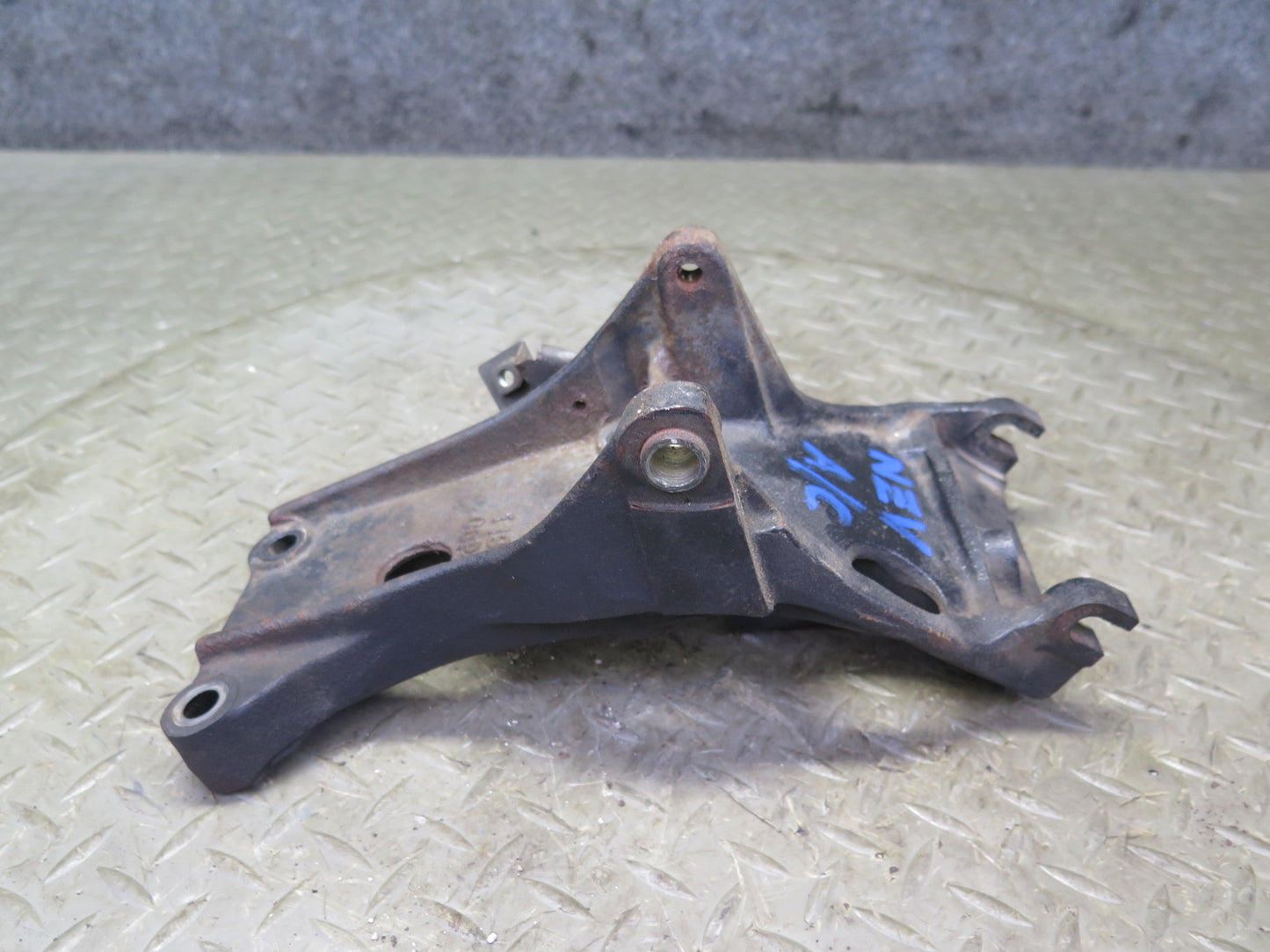 84-89 Nissan Z31 300ZX VG30ET Turbo A/C Compressor Mount Bracket Support OEM