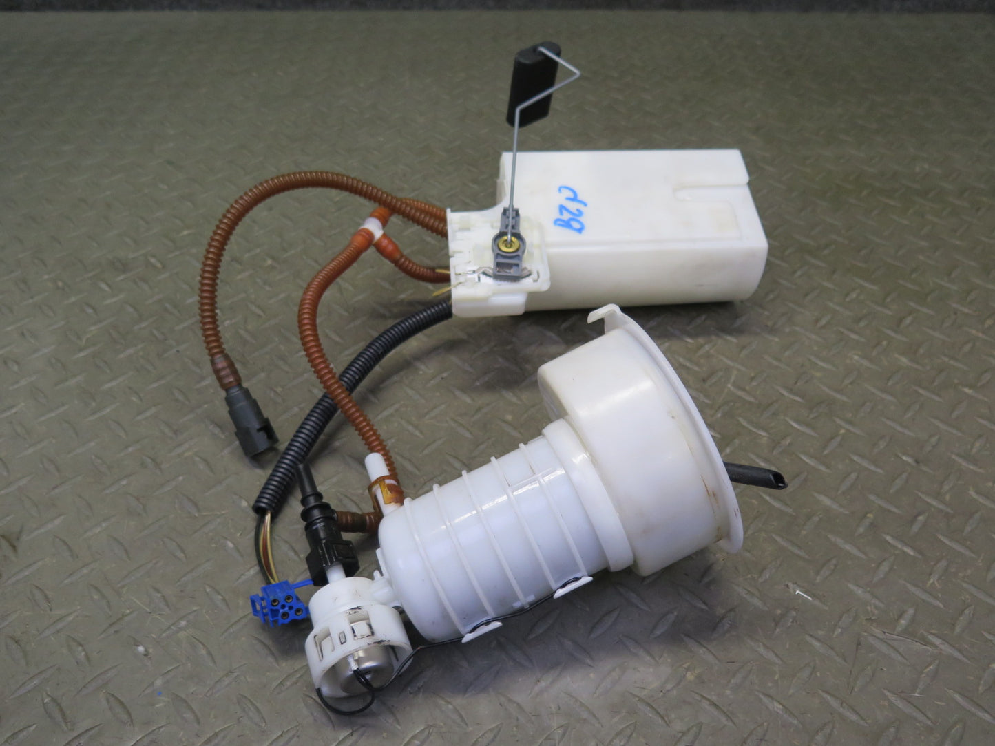 06-08 BMW E85 Z4 3.0L N52 Fuel Pump Level Sensor Sending Unit Set 109K Miles OEM