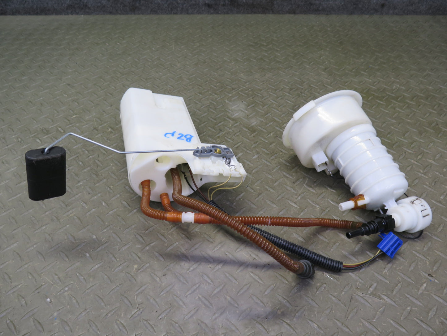 06-08 BMW E85 Z4 3.0L N52 Fuel Pump Level Sensor Sending Unit Set 109K Miles OEM