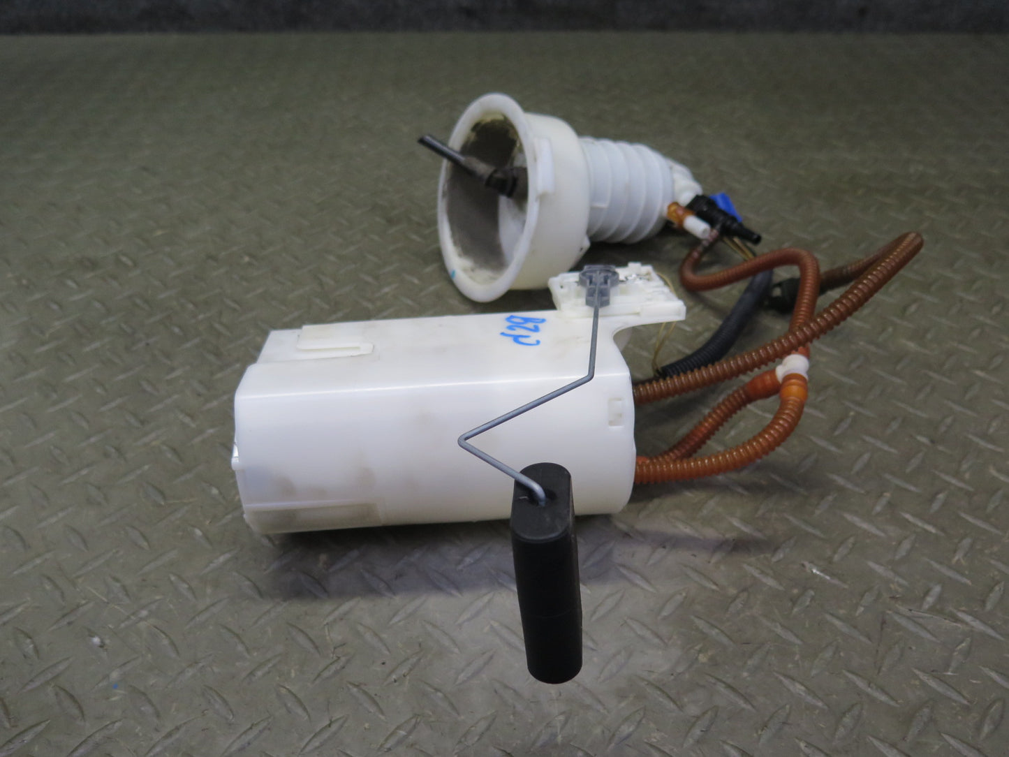 06-08 BMW E85 Z4 3.0L N52 Fuel Pump Level Sensor Sending Unit Set 109K Miles OEM
