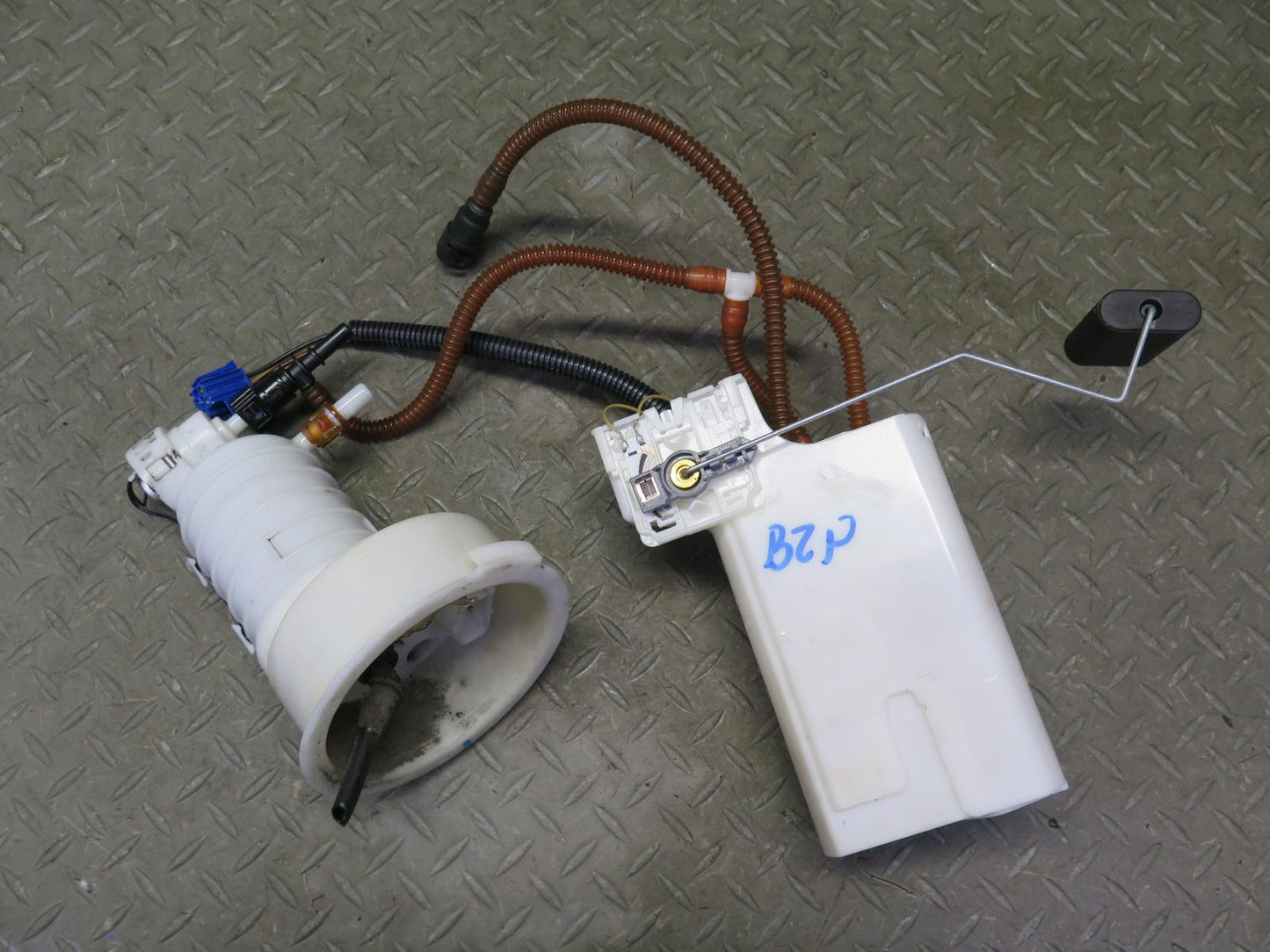 06-08 BMW E85 Z4 3.0L N52 Fuel Pump Level Sensor Sending Unit Set 109K Miles OEM