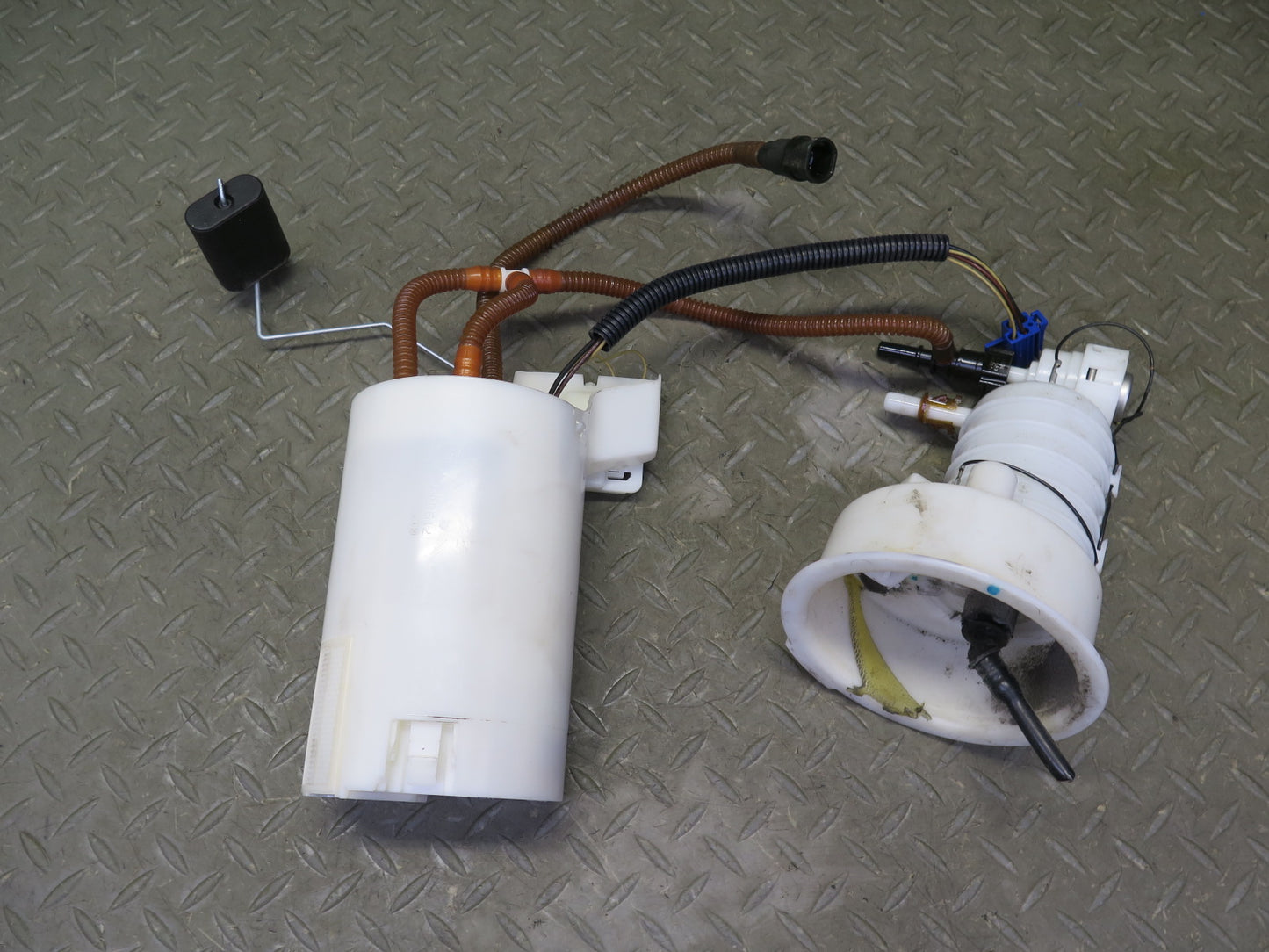 06-08 BMW E85 Z4 3.0L N52 Fuel Pump Level Sensor Sending Unit Set 109K Miles OEM