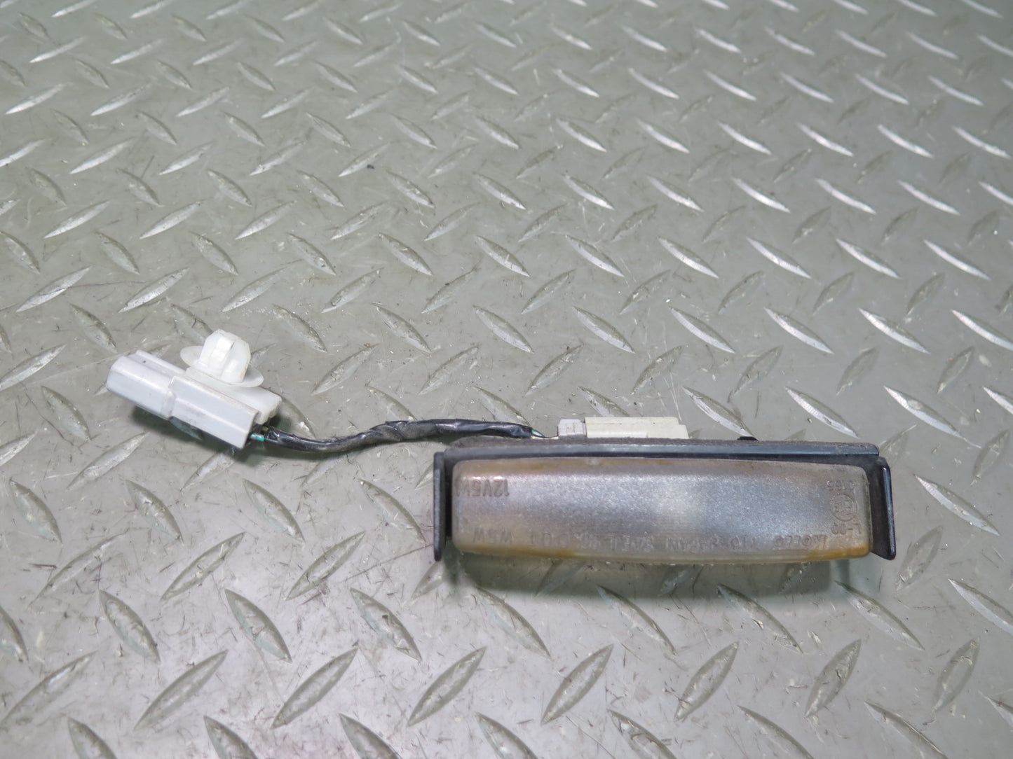 01-05 Lexus IS300 JCE10L Sedan Rear Left & Right License Plate Light Set OEM
