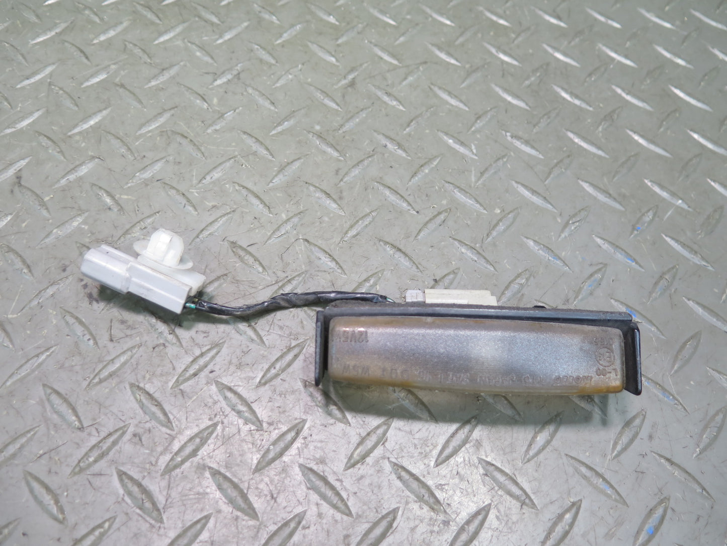 01-05 Lexus IS300 JCE10L Sedan Rear Left & Right License Plate Light Set OEM