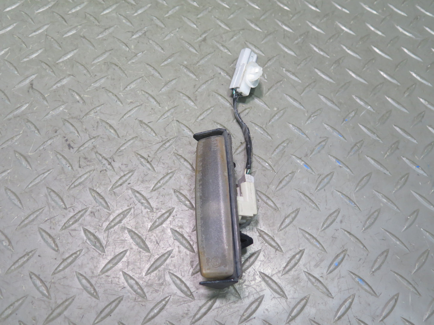 01-05 Lexus IS300 JCE10L Sedan Rear Left & Right License Plate Light Set OEM