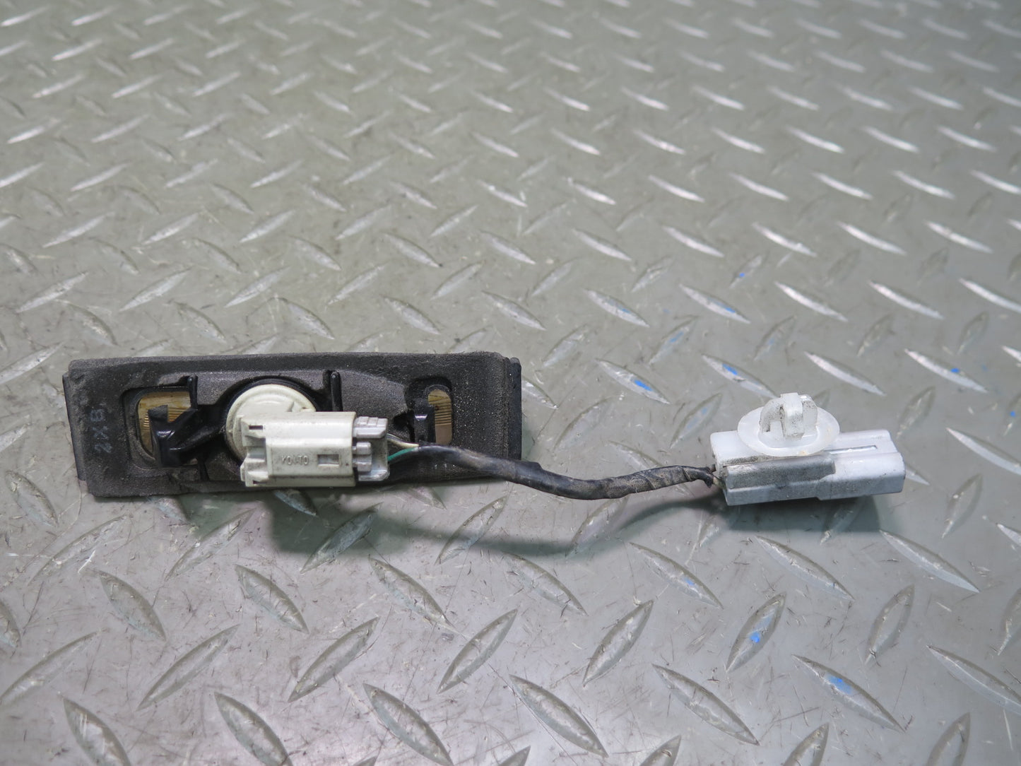 01-05 Lexus IS300 JCE10L Sedan Rear Left & Right License Plate Light Set OEM