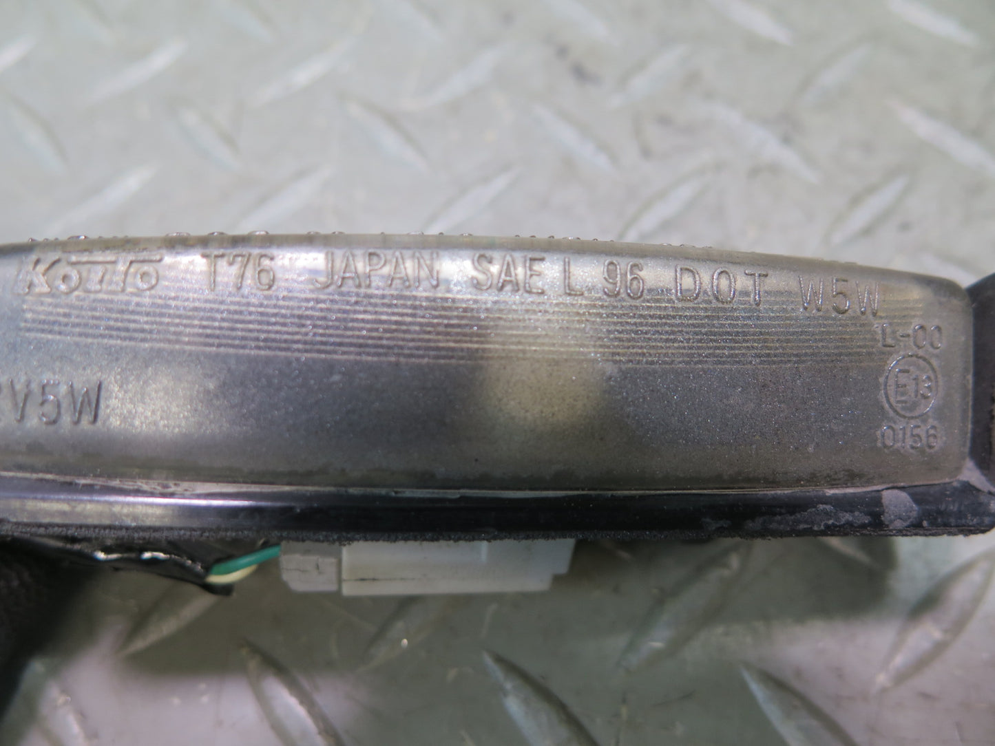 01-05 Lexus IS300 JCE10L Sedan Rear Left & Right License Plate Light Set OEM