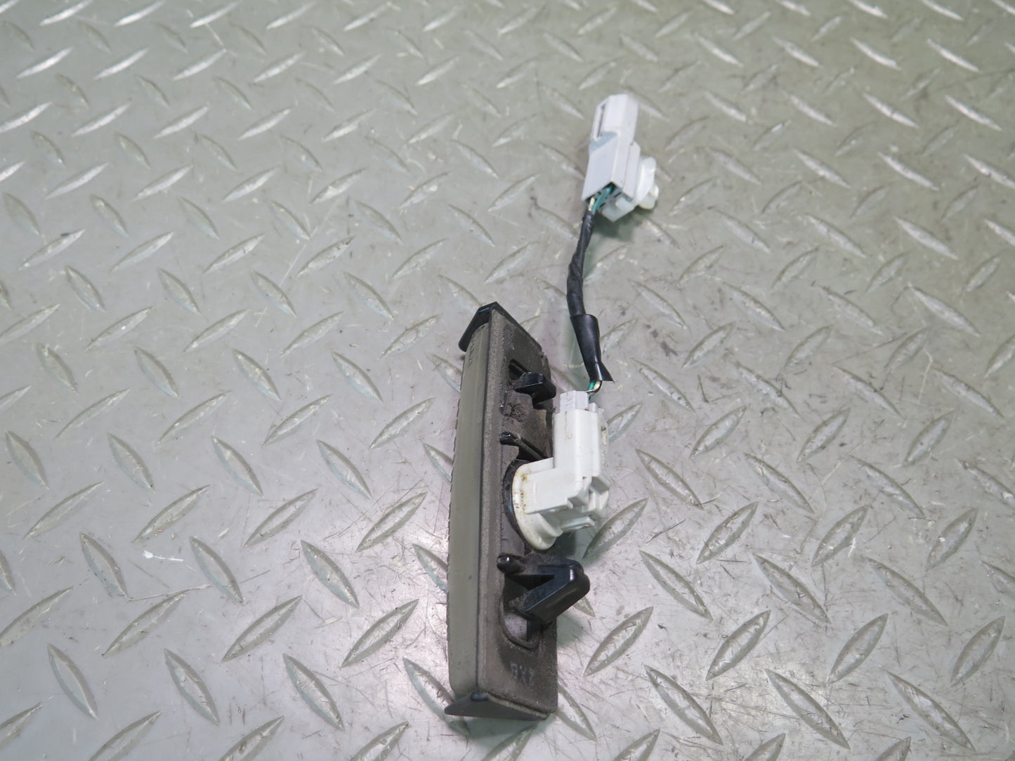 01-05 Lexus IS300 JCE10L Sedan Rear Left & Right License Plate Light Set OEM