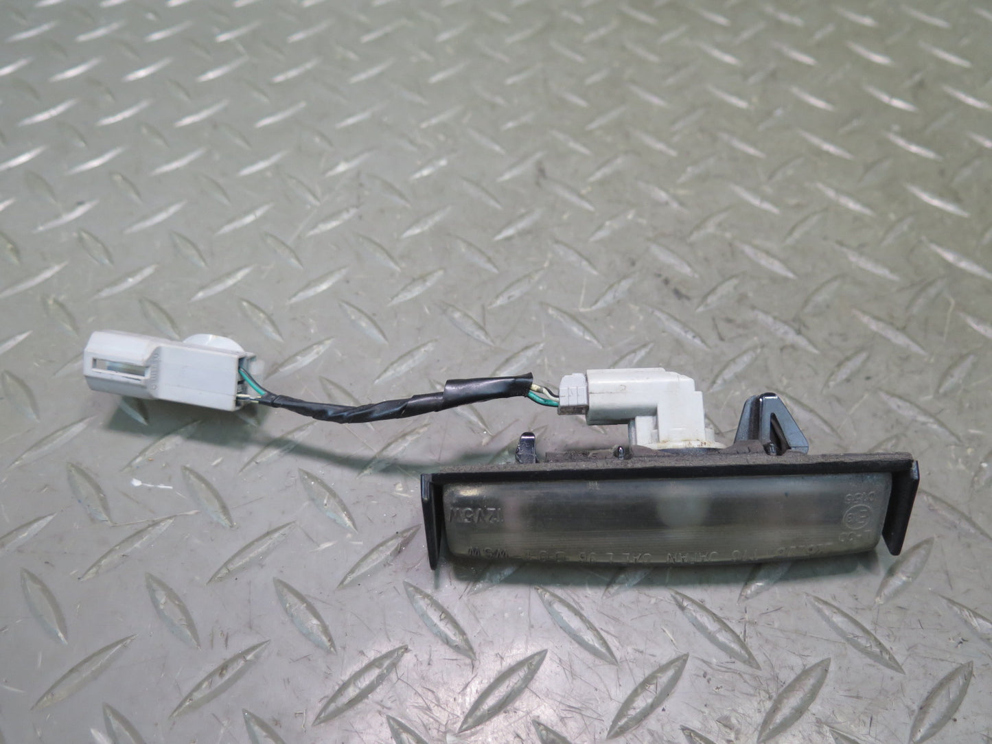 01-05 Lexus IS300 JCE10L Sedan Rear Left & Right License Plate Light Set OEM