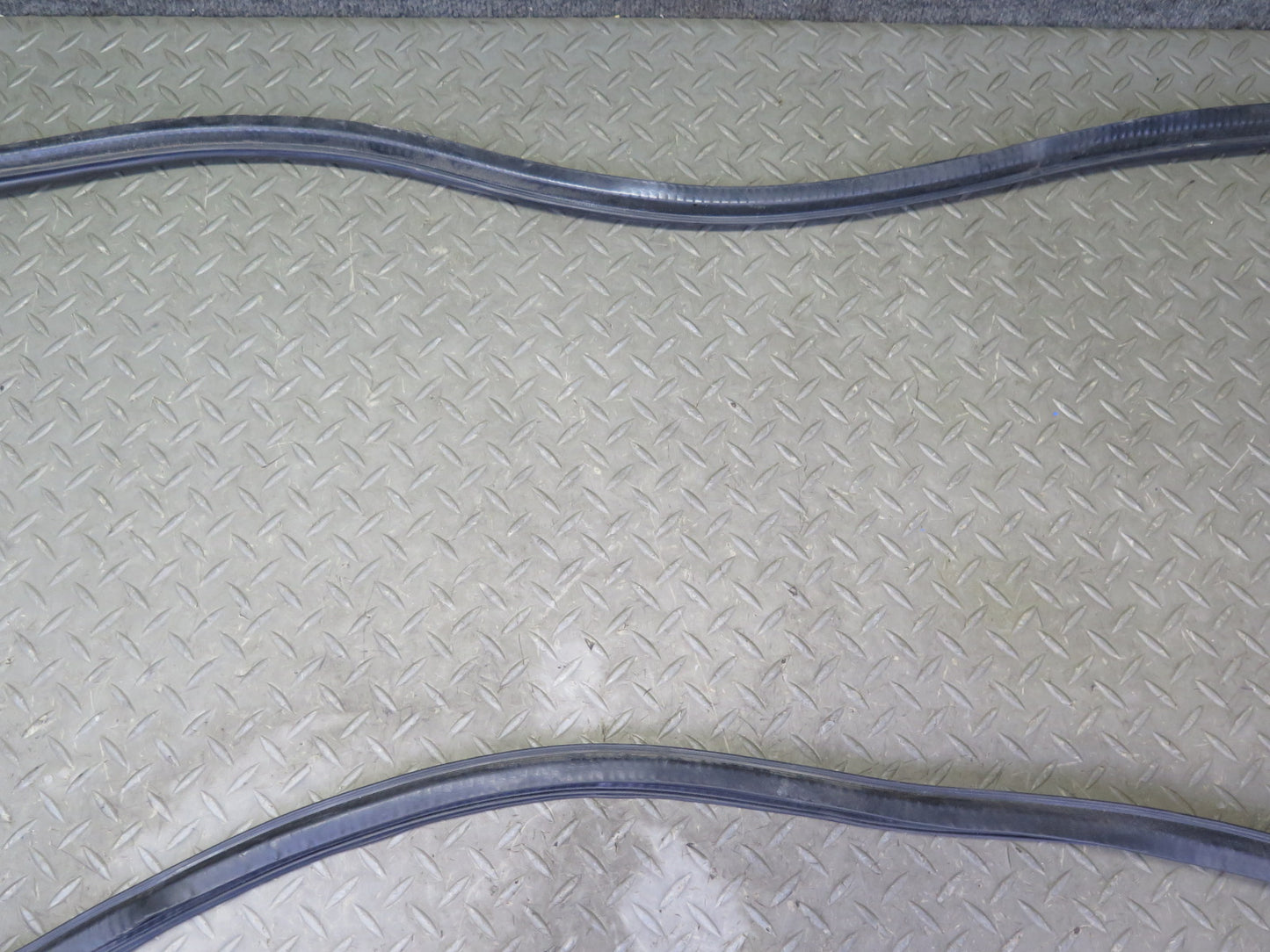 92-00 Lexus JZZ31L SC400 SC300 Front Left Door Weatherstrip Rubber Seal OEM
