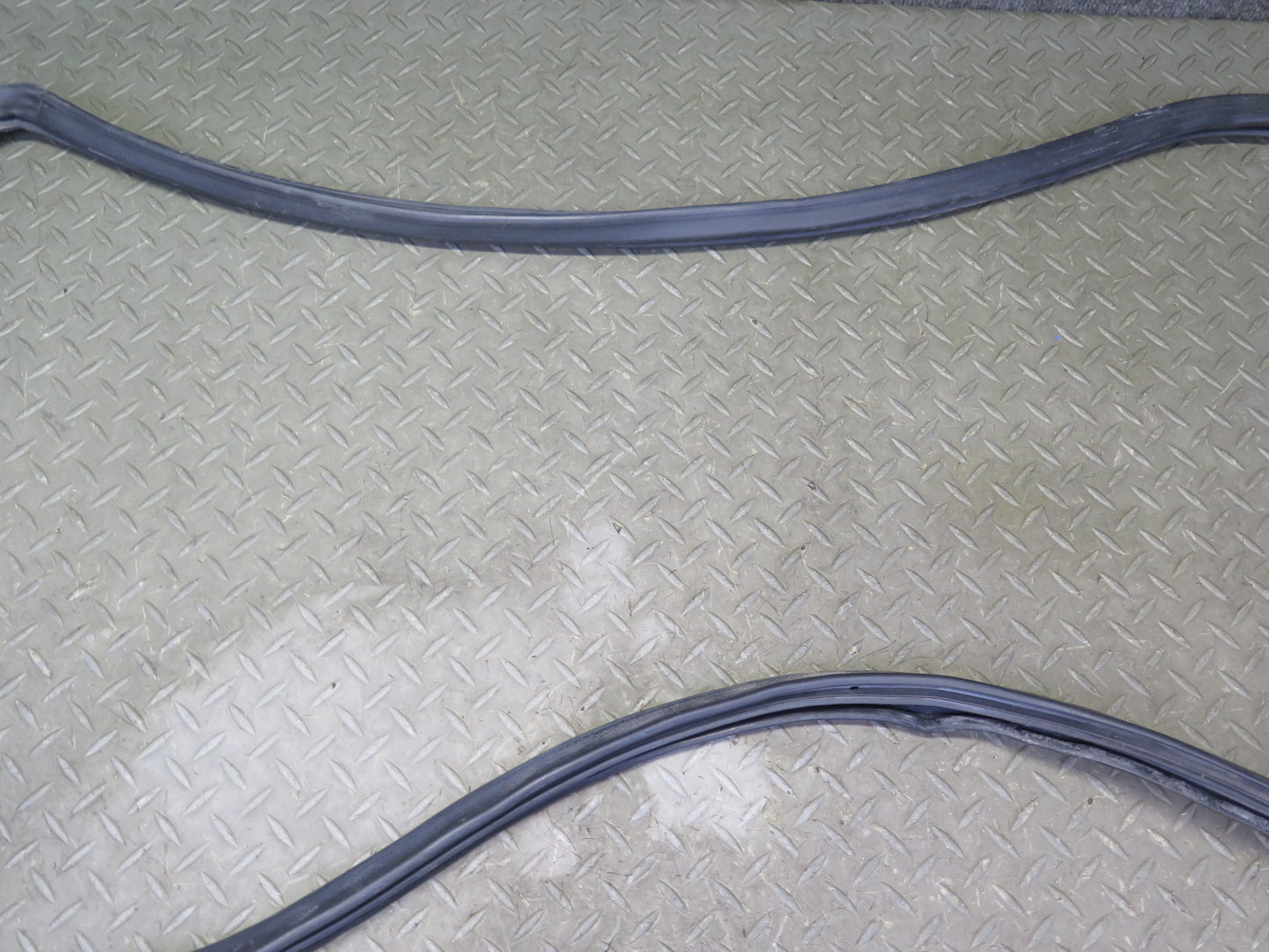 92-00 Lexus JZZ31L SC400 SC300 Front Left Door Weatherstrip Rubber Seal OEM