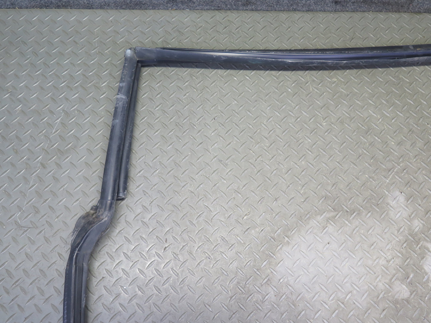2005-2009 Hummer H2 SUT Rear Cabin Trunk Weatherstrip  Rubber Seal Set