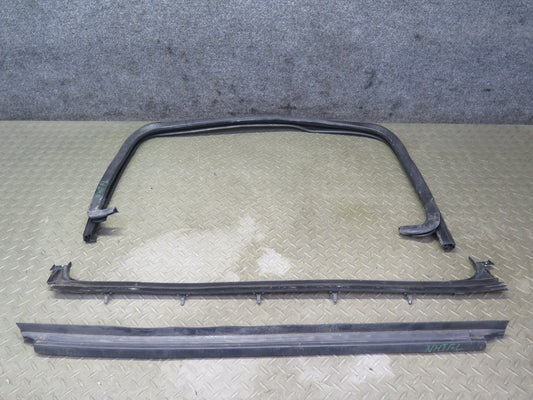 2003-2009 Hummer H2 Front Left Window Outer Inner Weatherstrip Rubber Seal Set