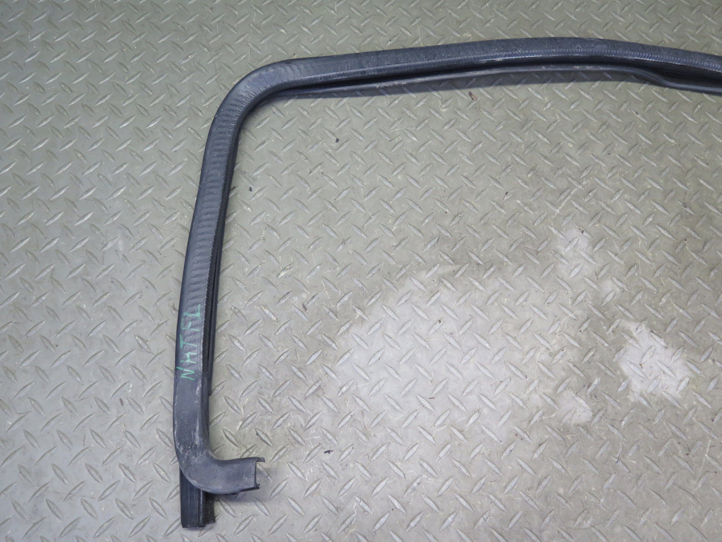 2003-2009 Hummer H2 Front Left Window Outer Inner Weatherstrip Rubber Seal Set