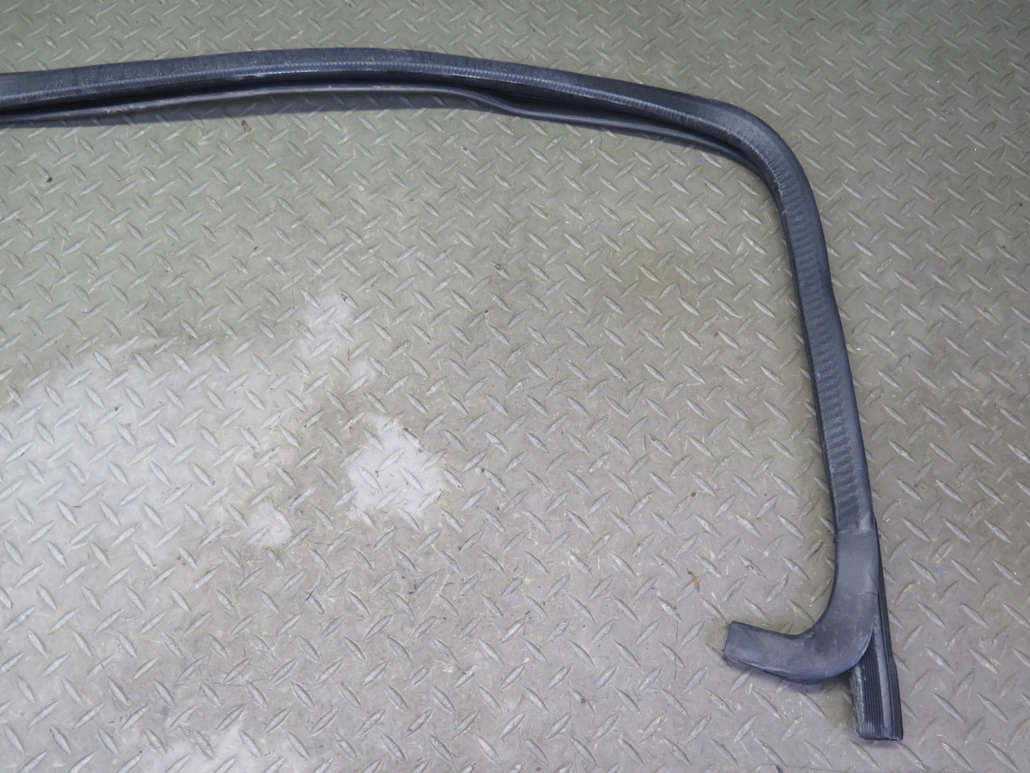 2003-2009 Hummer H2 Front Left Window Outer Inner Weatherstrip Rubber Seal Set