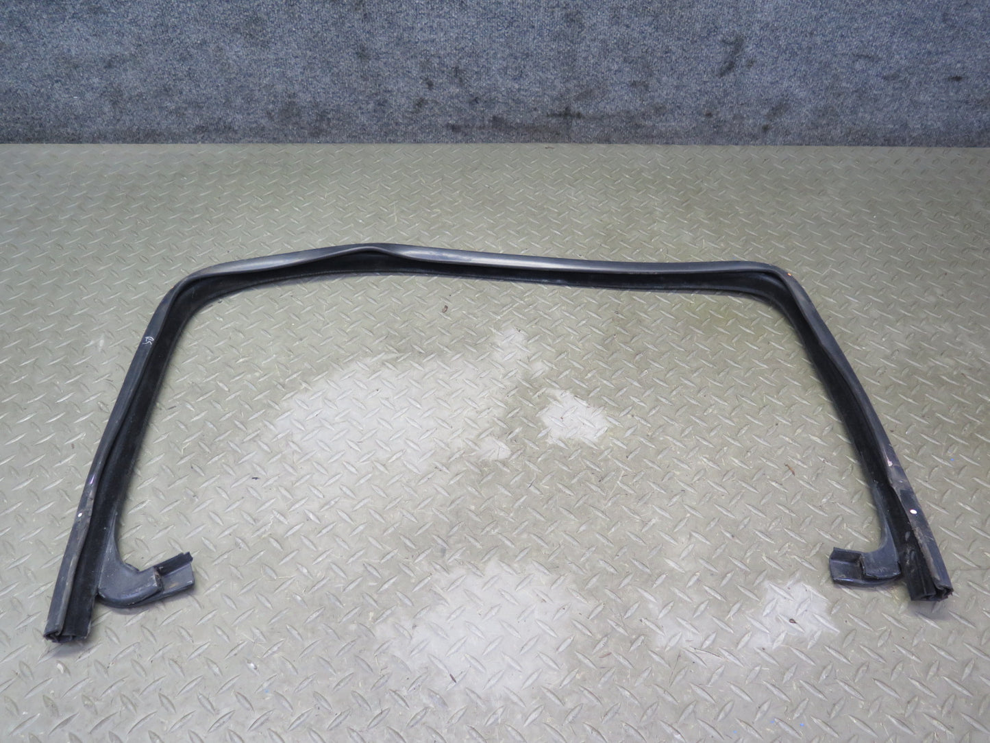 2003-2009 Hummer H2 Front Left Window Outer Inner Weatherstrip Rubber Seal Set