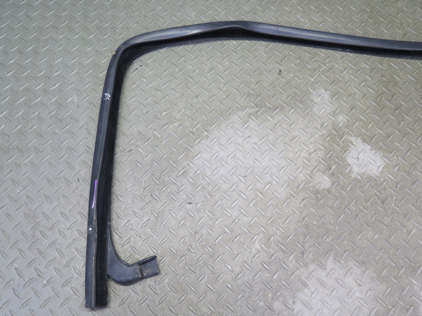2003-2009 Hummer H2 Front Left Window Outer Inner Weatherstrip Rubber Seal Set