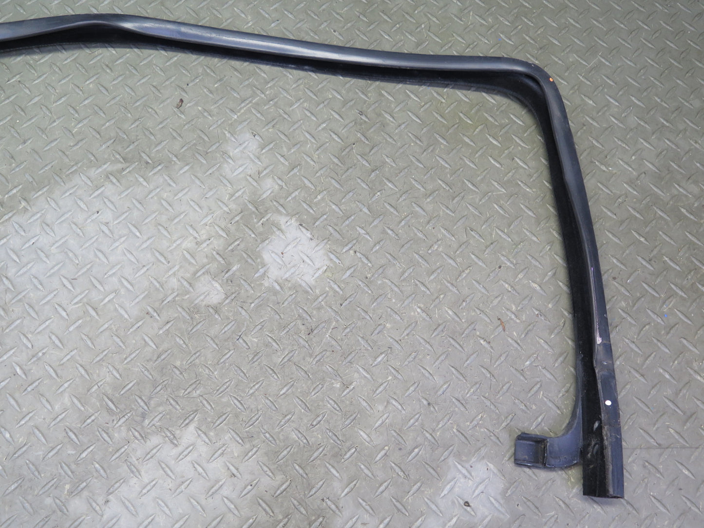 2003-2009 Hummer H2 Front Left Window Outer Inner Weatherstrip Rubber Seal Set