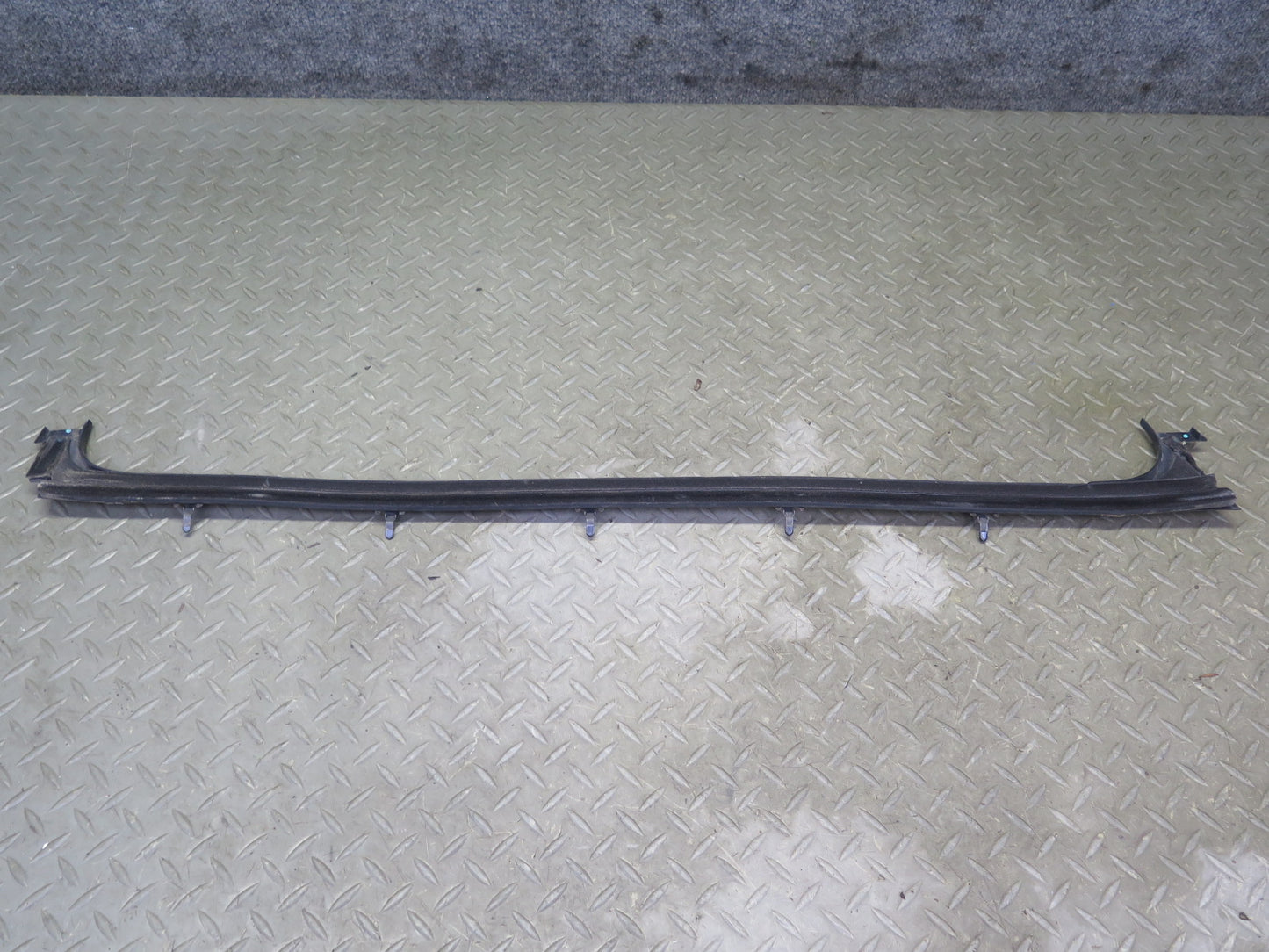 2003-2009 Hummer H2 Front Left Window Outer Inner Weatherstrip Rubber Seal Set