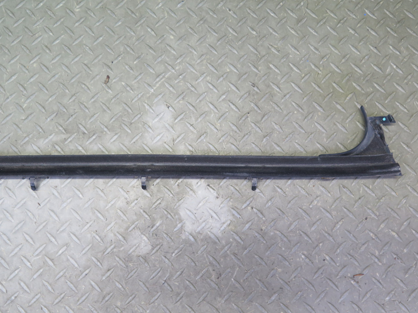2003-2009 Hummer H2 Front Left Window Outer Inner Weatherstrip Rubber Seal Set