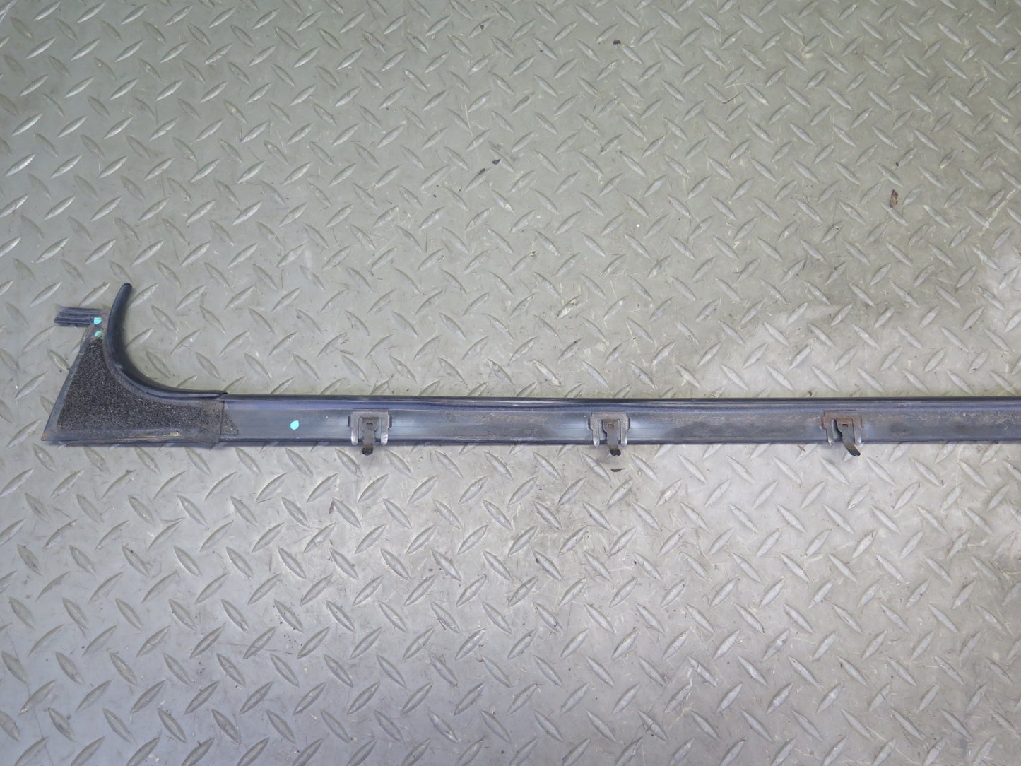 2003-2009 Hummer H2 Front Left Window Outer Inner Weatherstrip Rubber Seal Set
