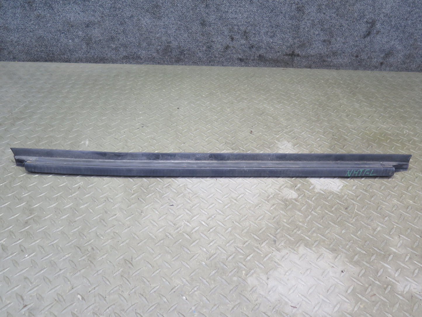 2003-2009 Hummer H2 Front Left Window Outer Inner Weatherstrip Rubber Seal Set