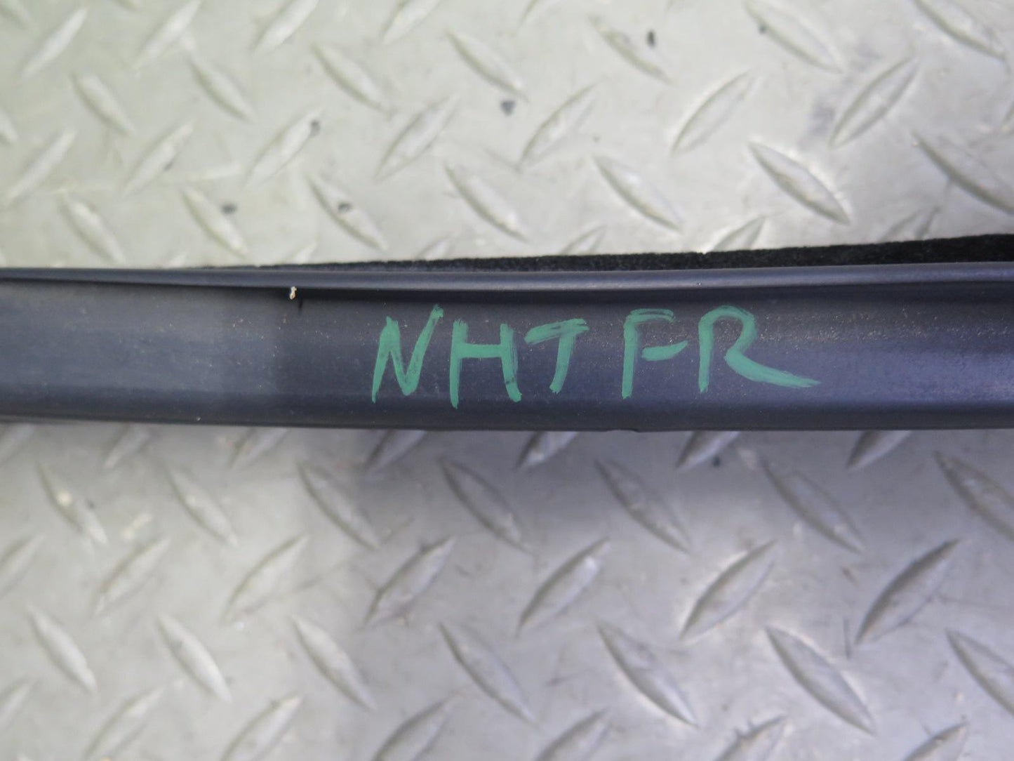2003-2009 Hummer H2 Front Right Window Outer Inner Weatherstrip Rubber Seal Set