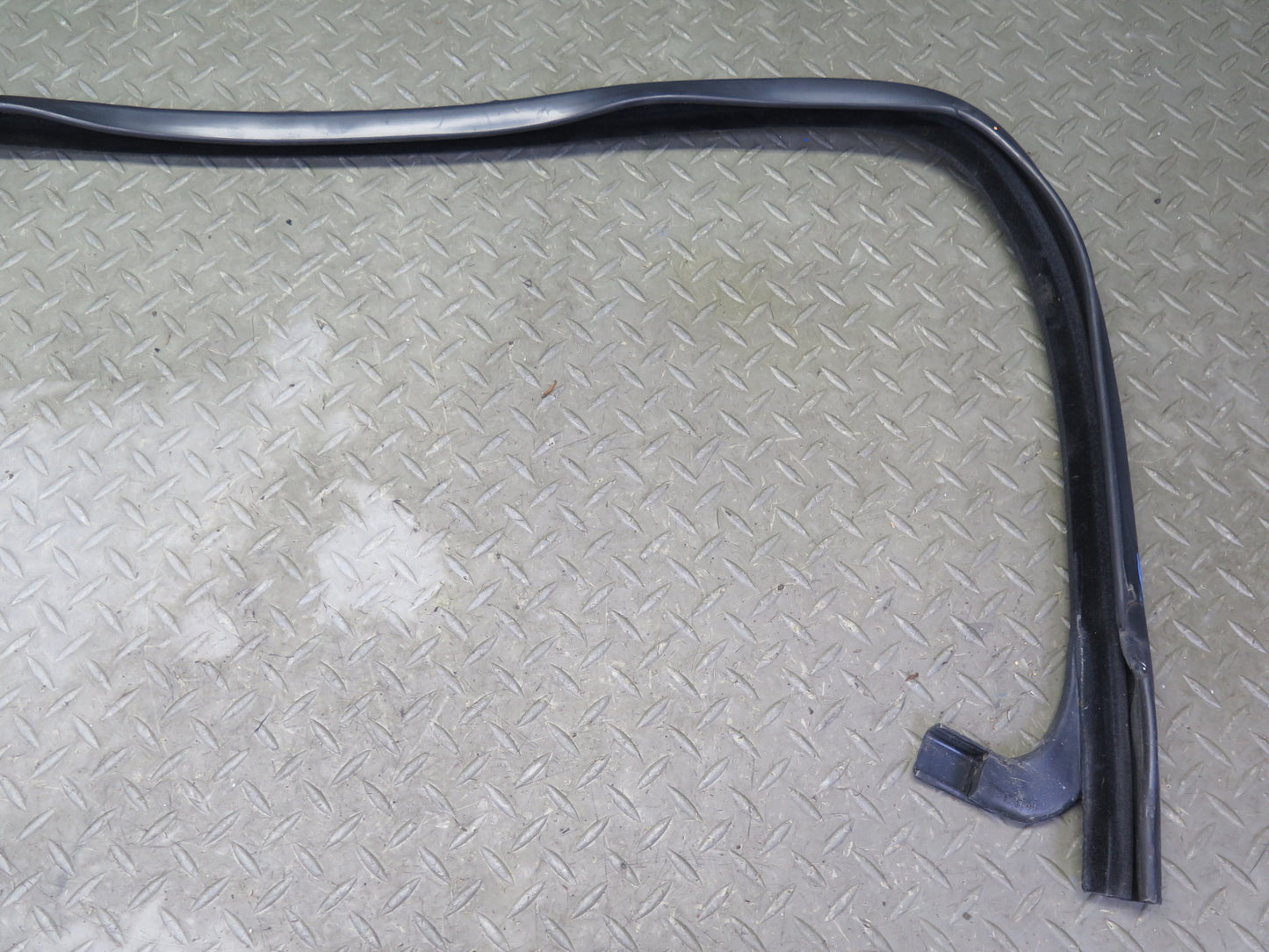 2003-2009 Hummer H2 Front Right Window Outer Inner Weatherstrip Rubber Seal Set
