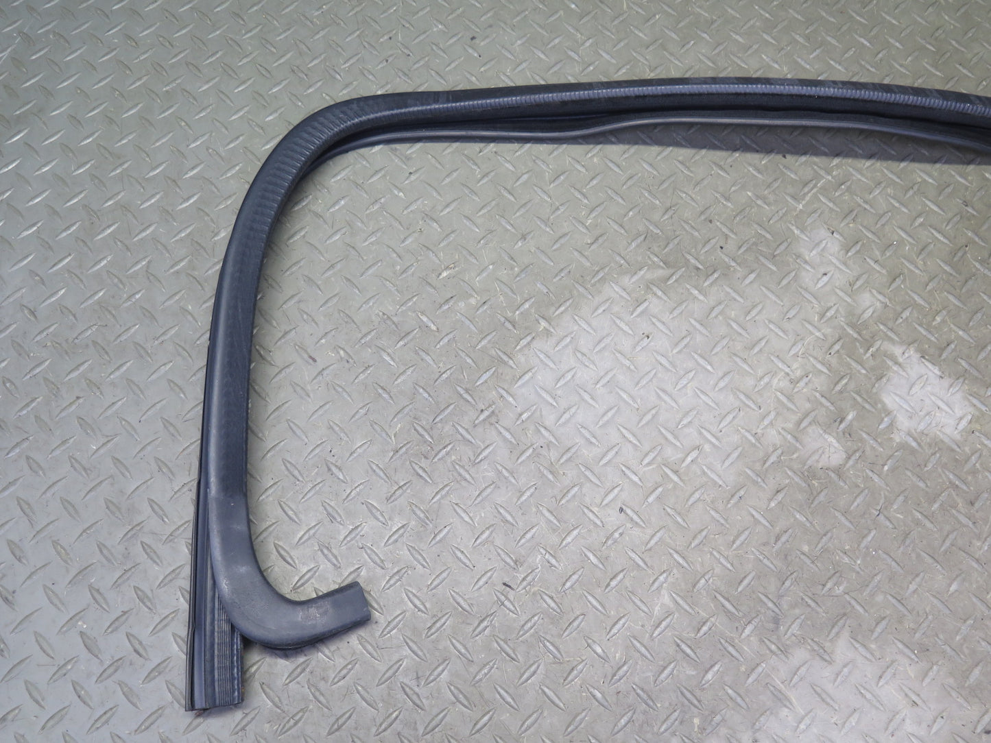 2003-2009 Hummer H2 Front Right Window Outer Inner Weatherstrip Rubber Seal Set