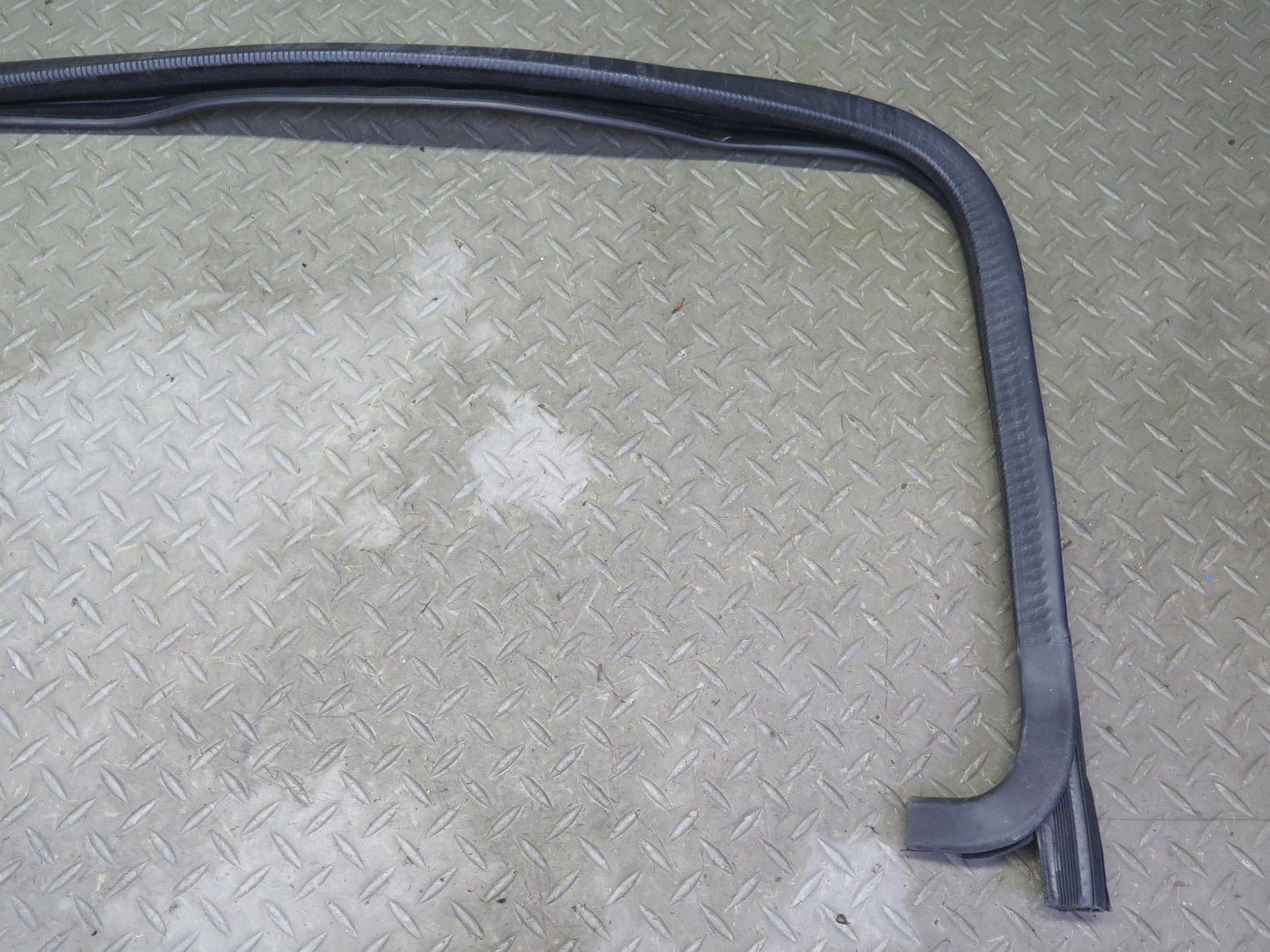 2003-2009 Hummer H2 Front Right Window Outer Inner Weatherstrip Rubber Seal Set