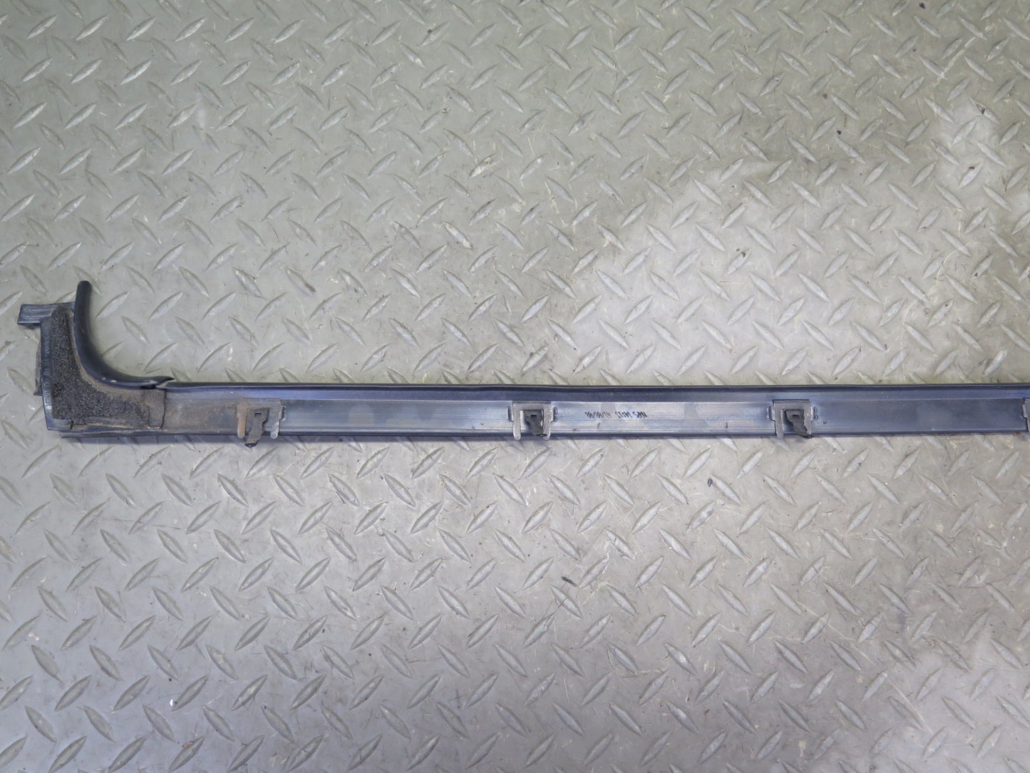 2003-2009 Hummer H2 Front Right Window Outer Inner Weatherstrip Rubber Seal Set