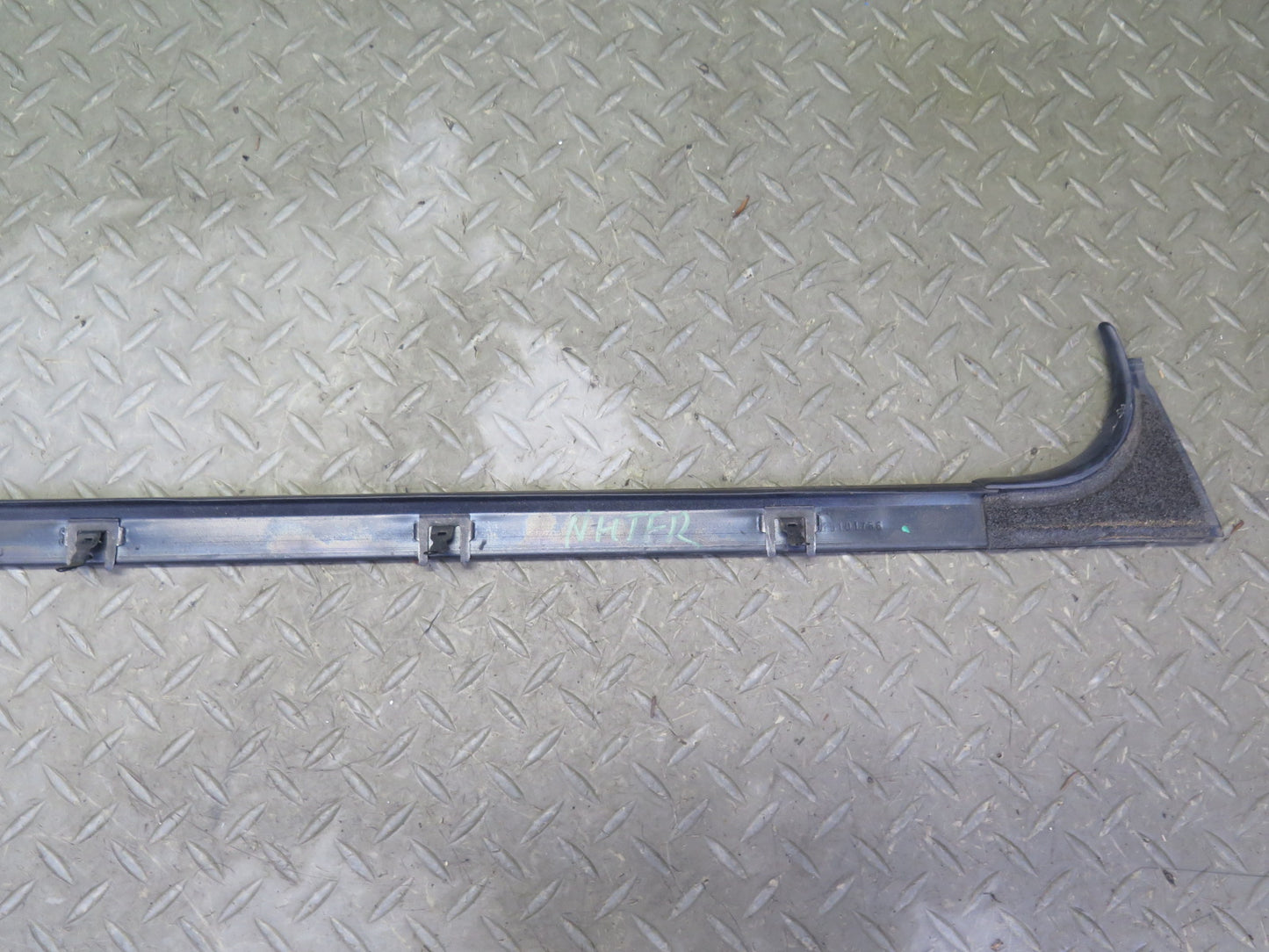 2003-2009 Hummer H2 Front Right Window Outer Inner Weatherstrip Rubber Seal Set