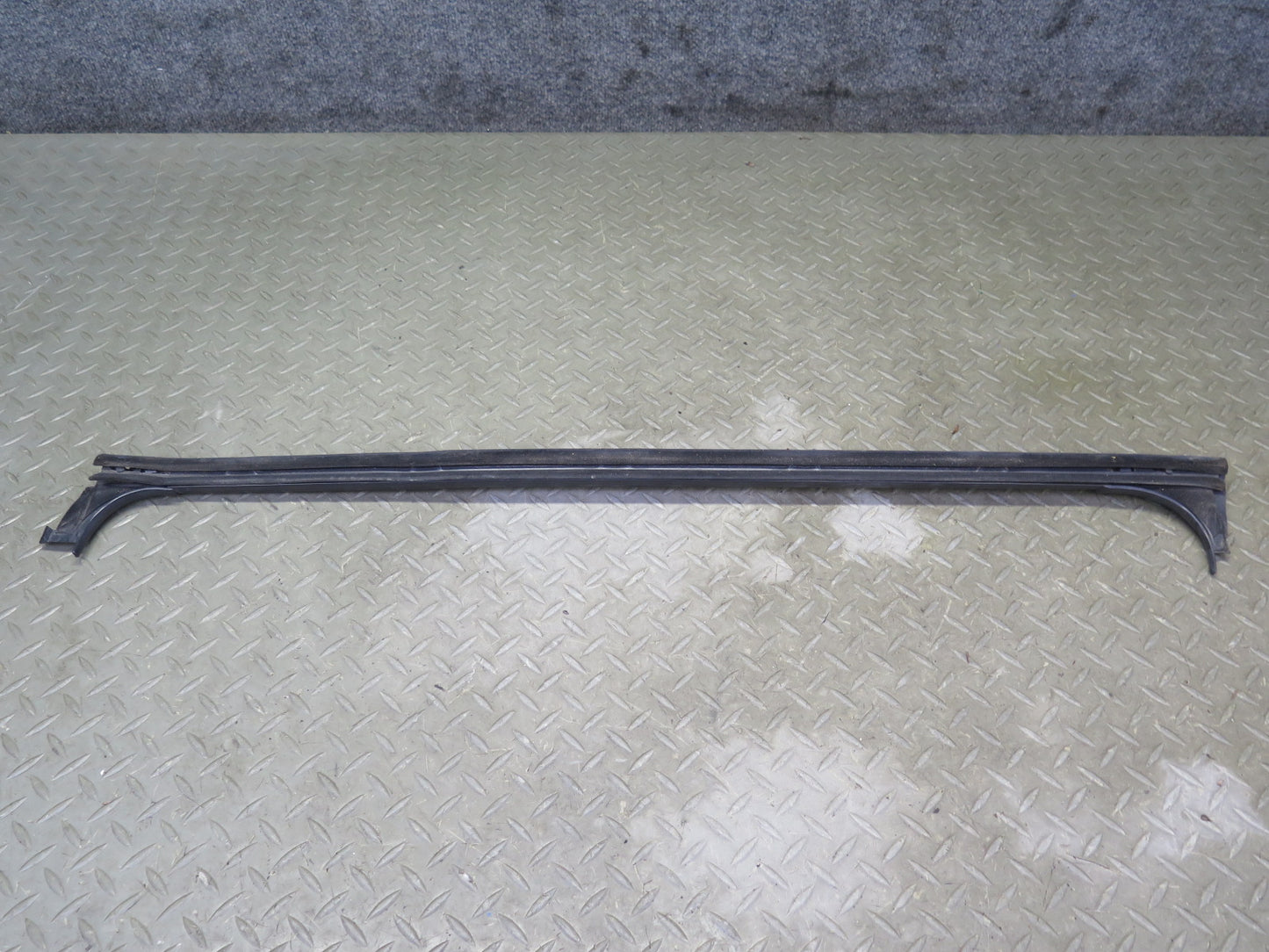 2003-2009 Hummer H2 Front Right Window Outer Inner Weatherstrip Rubber Seal Set