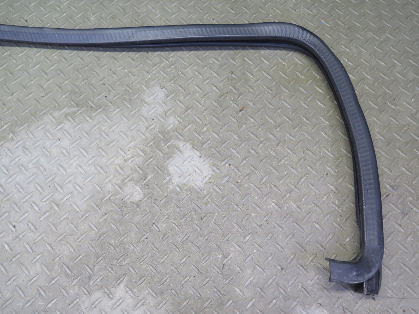 2003-2009 Hummer H2 Rear Right Window Outer Inner Weatherstrip Rubber Seal Set