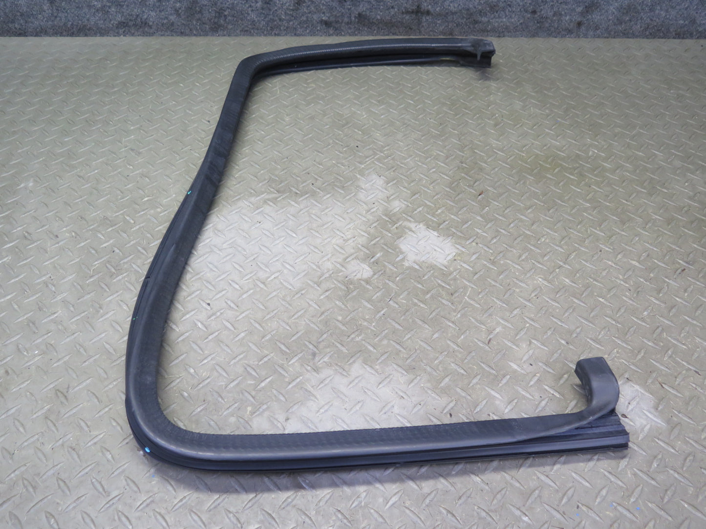 2003-2009 Hummer H2 Rear Right Window Outer Inner Weatherstrip Rubber Seal Set