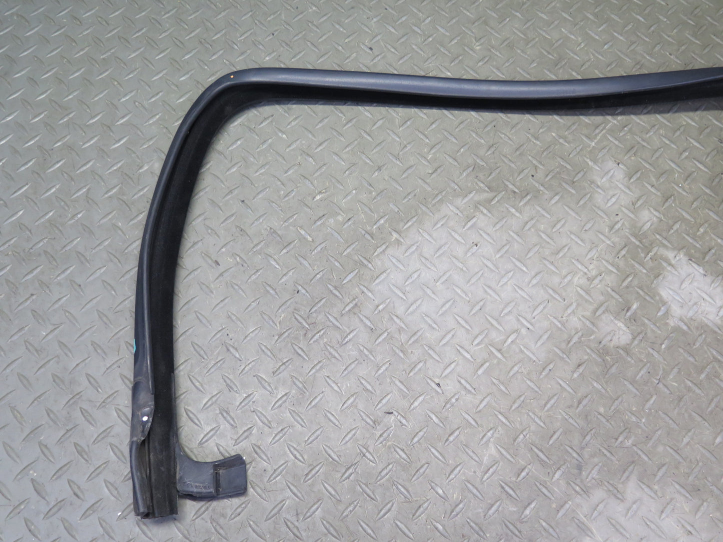 2003-2009 Hummer H2 Rear Right Window Outer Inner Weatherstrip Rubber Seal Set