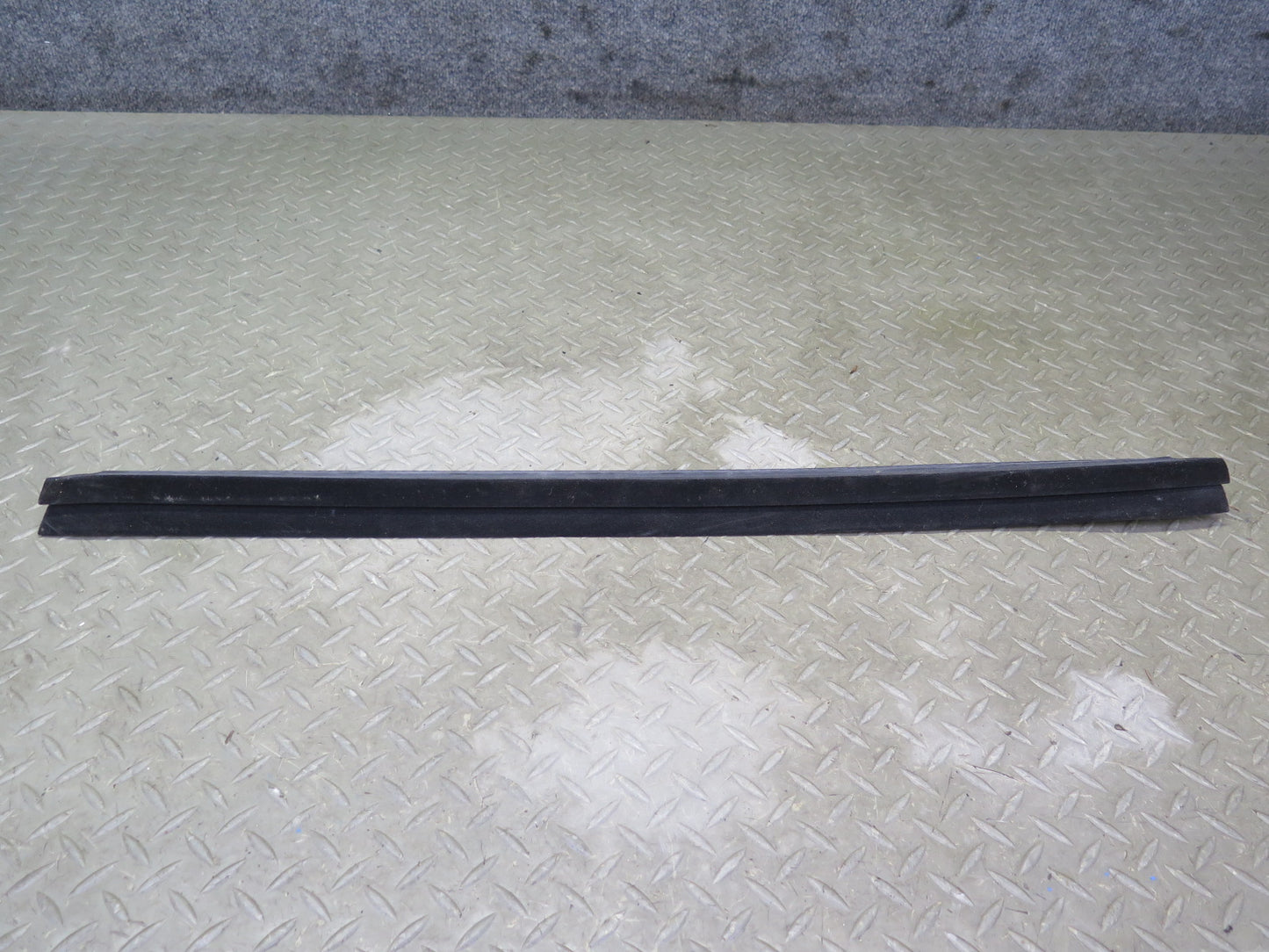 2003-2009 Hummer H2 Rear Right Window Outer Inner Weatherstrip Rubber Seal Set