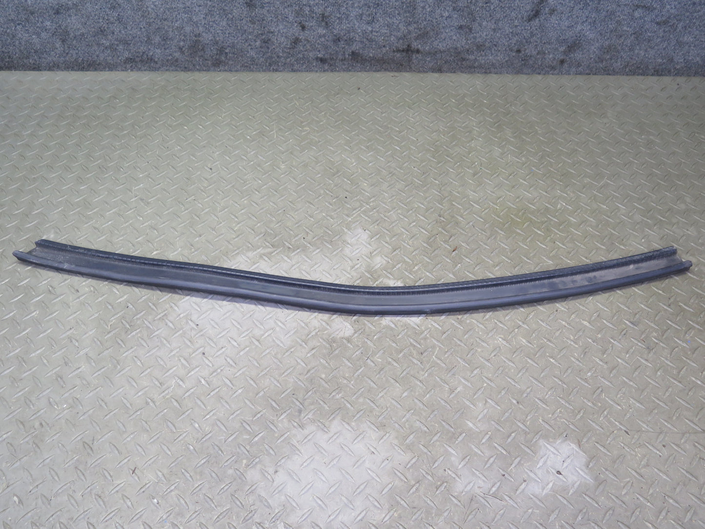 2003-2009 Hummer H2 Rear Right Window Outer Inner Weatherstrip Rubber Seal Set