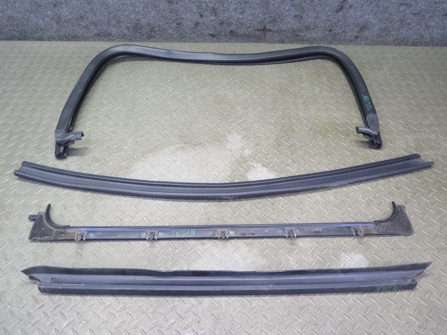 2003-2009 Hummer H2 Rear Left Window Outer Inner Weatherstrip Rubber Seal Set