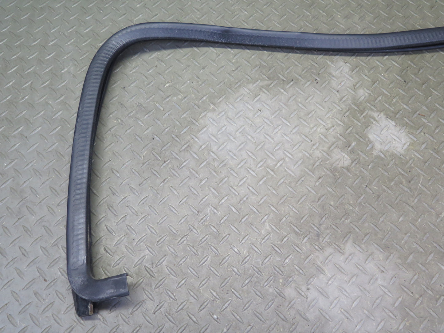 2003-2009 Hummer H2 Rear Left Window Outer Inner Weatherstrip Rubber Seal Set