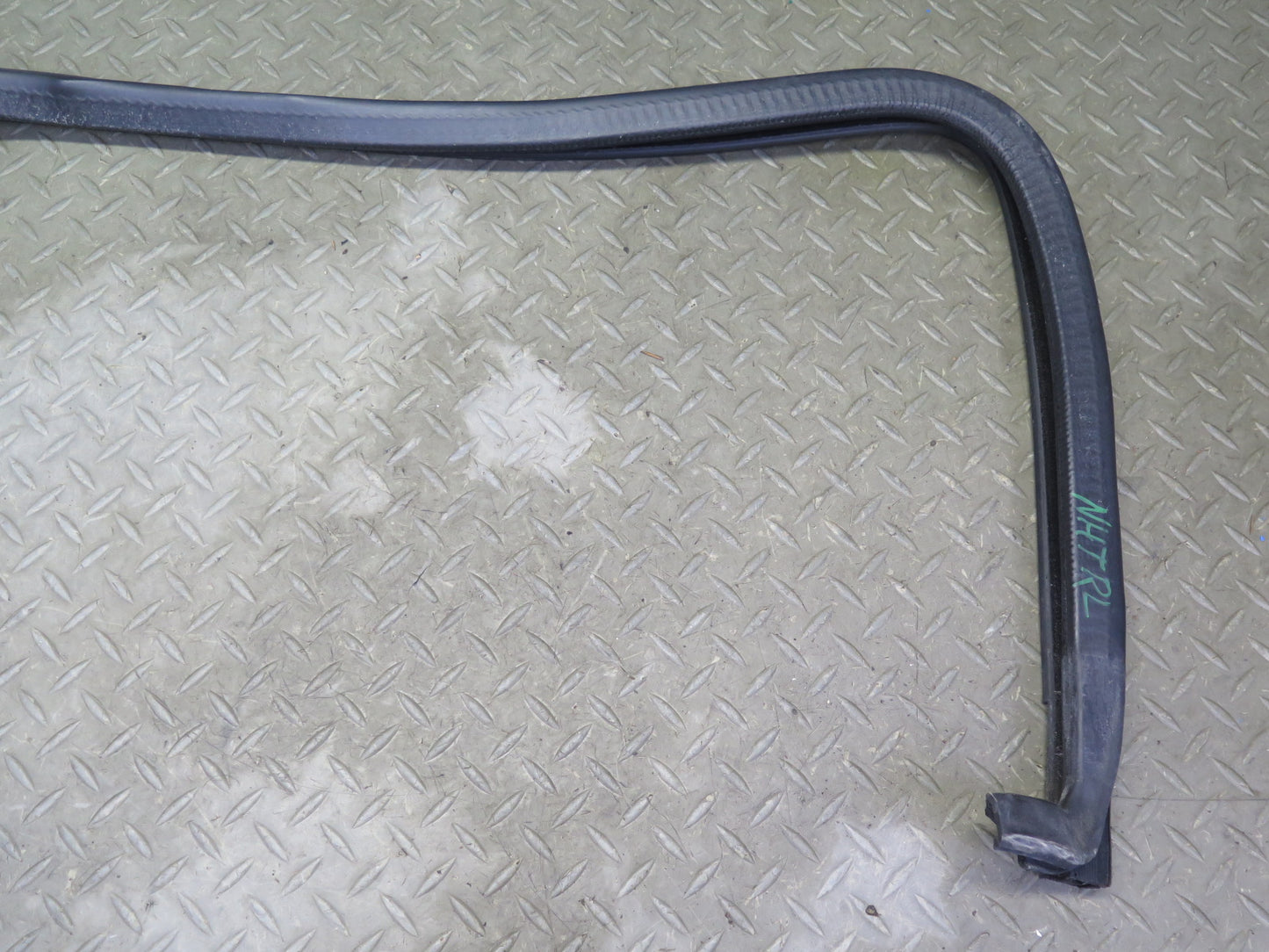 2003-2009 Hummer H2 Rear Left Window Outer Inner Weatherstrip Rubber Seal Set