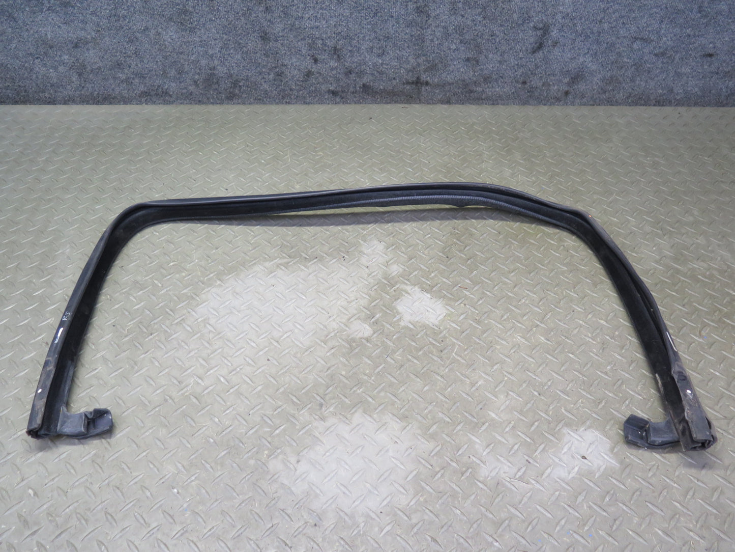 2003-2009 Hummer H2 Rear Left Window Outer Inner Weatherstrip Rubber Seal Set