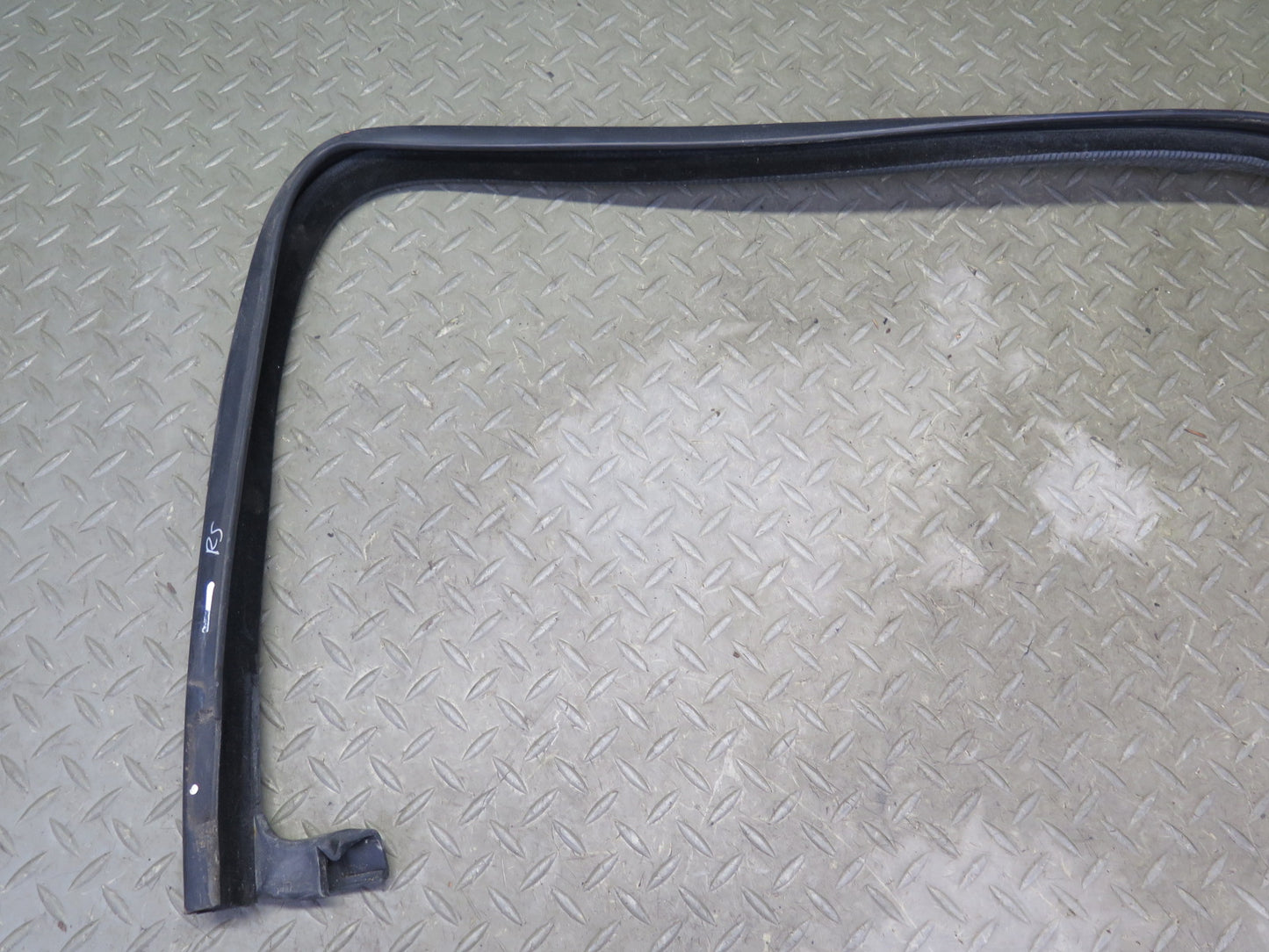 2003-2009 Hummer H2 Rear Left Window Outer Inner Weatherstrip Rubber Seal Set