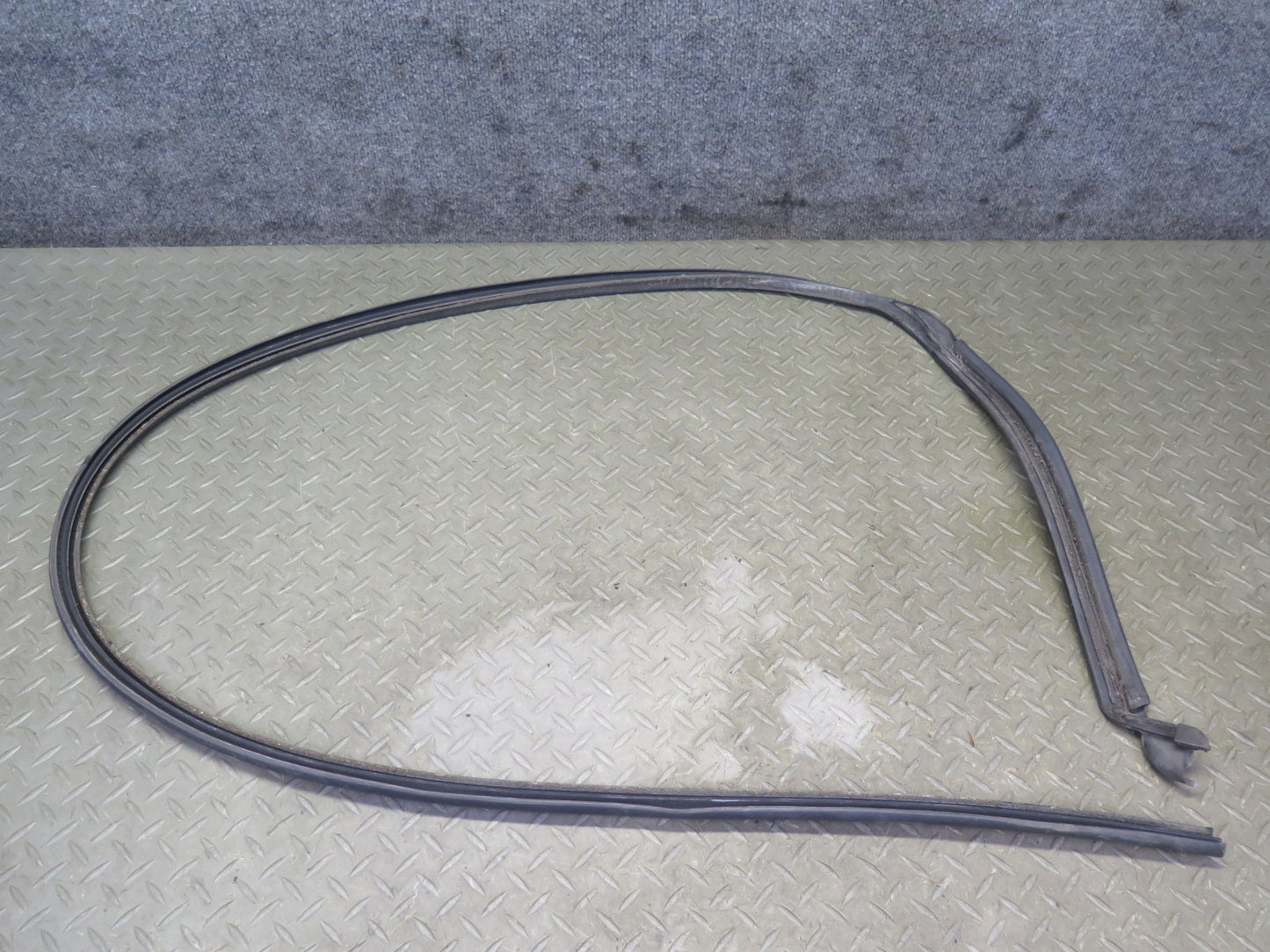 2003-2009 Hummer H2 Left & Right Roof Under Door Weatherstrip Rubber Seal Set