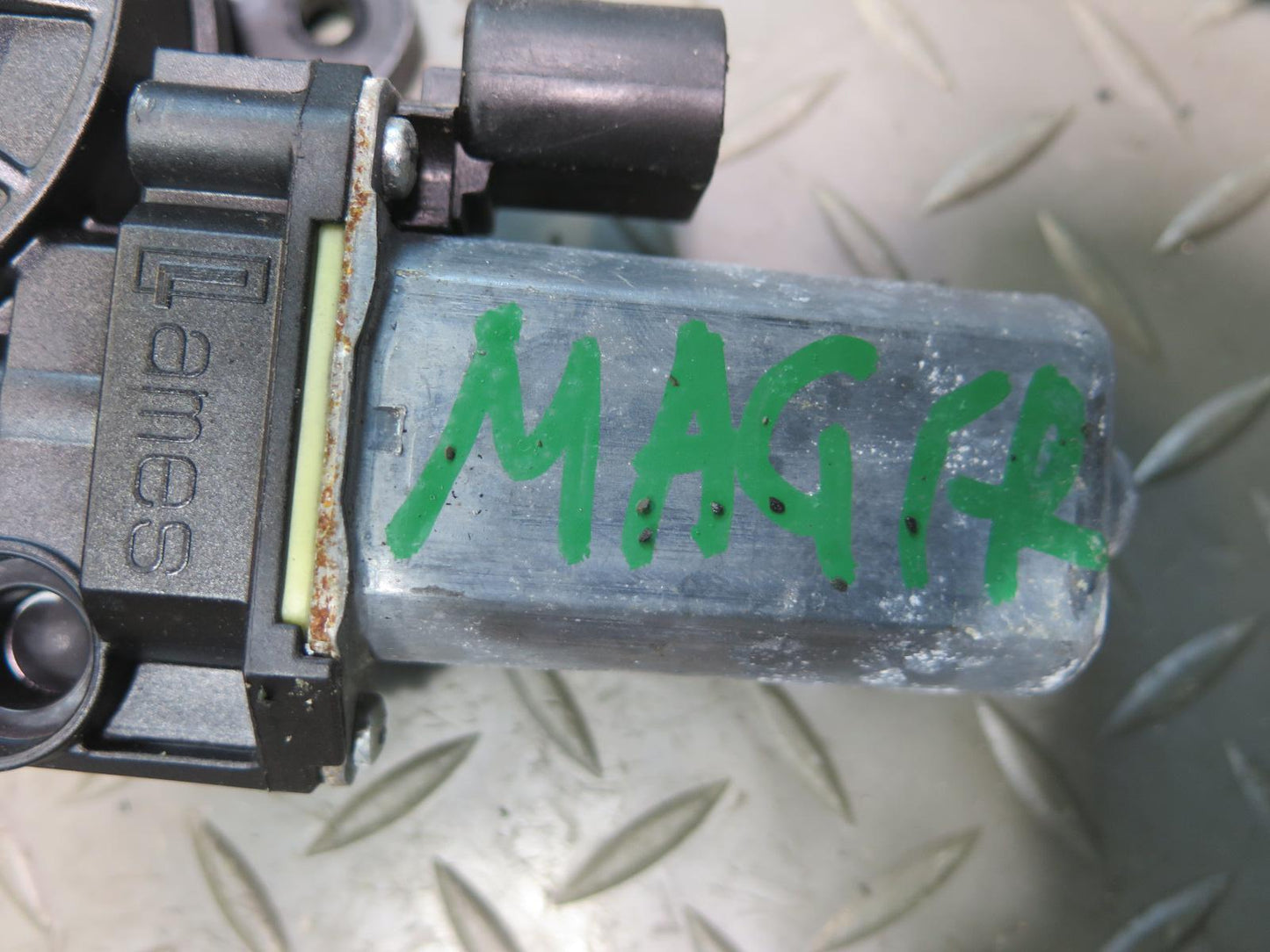 2008-2019 Maserati Granturismo M145 Right Door Window Regulator w Motor